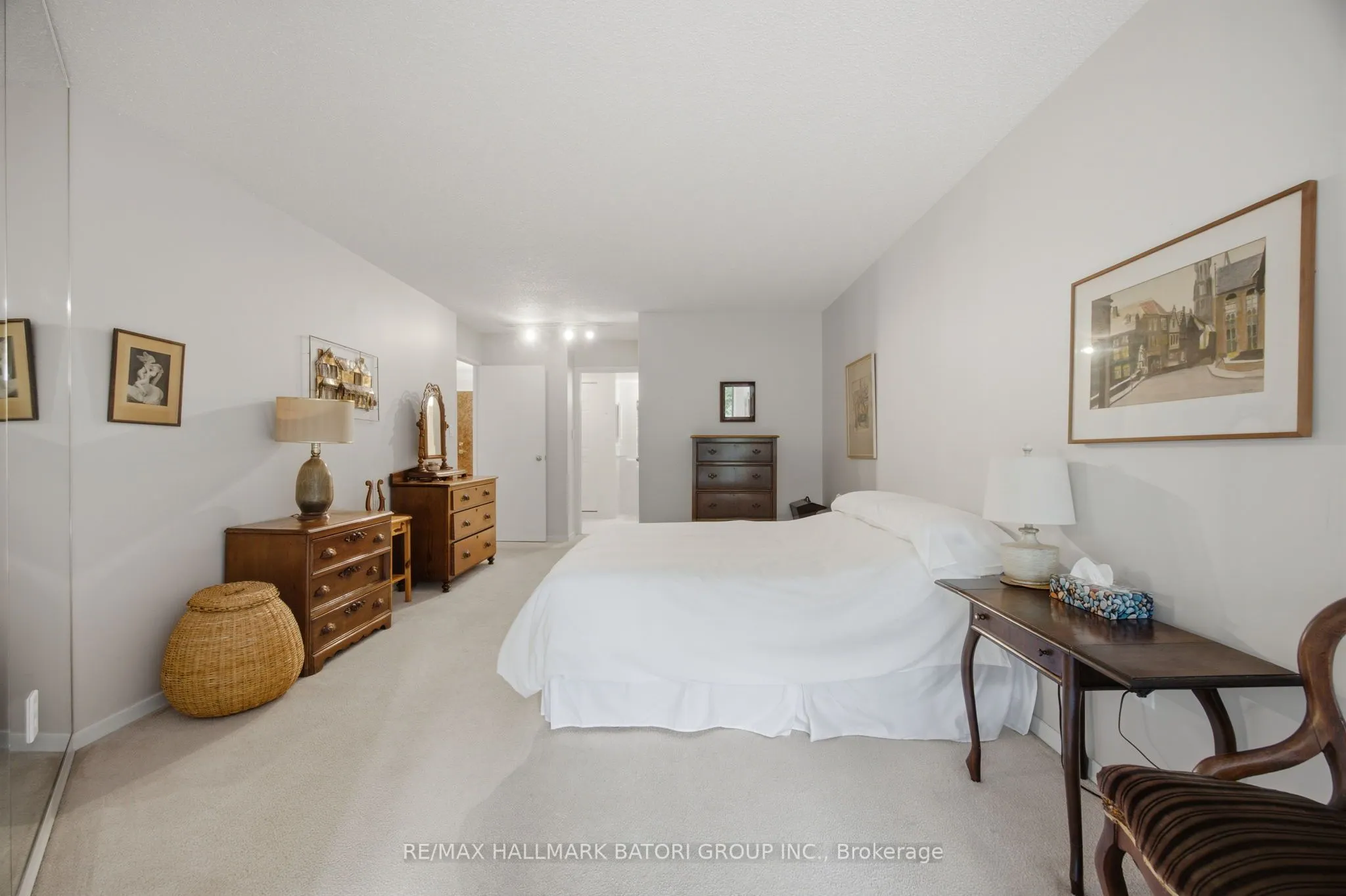 10 Kenneth Avenue #211