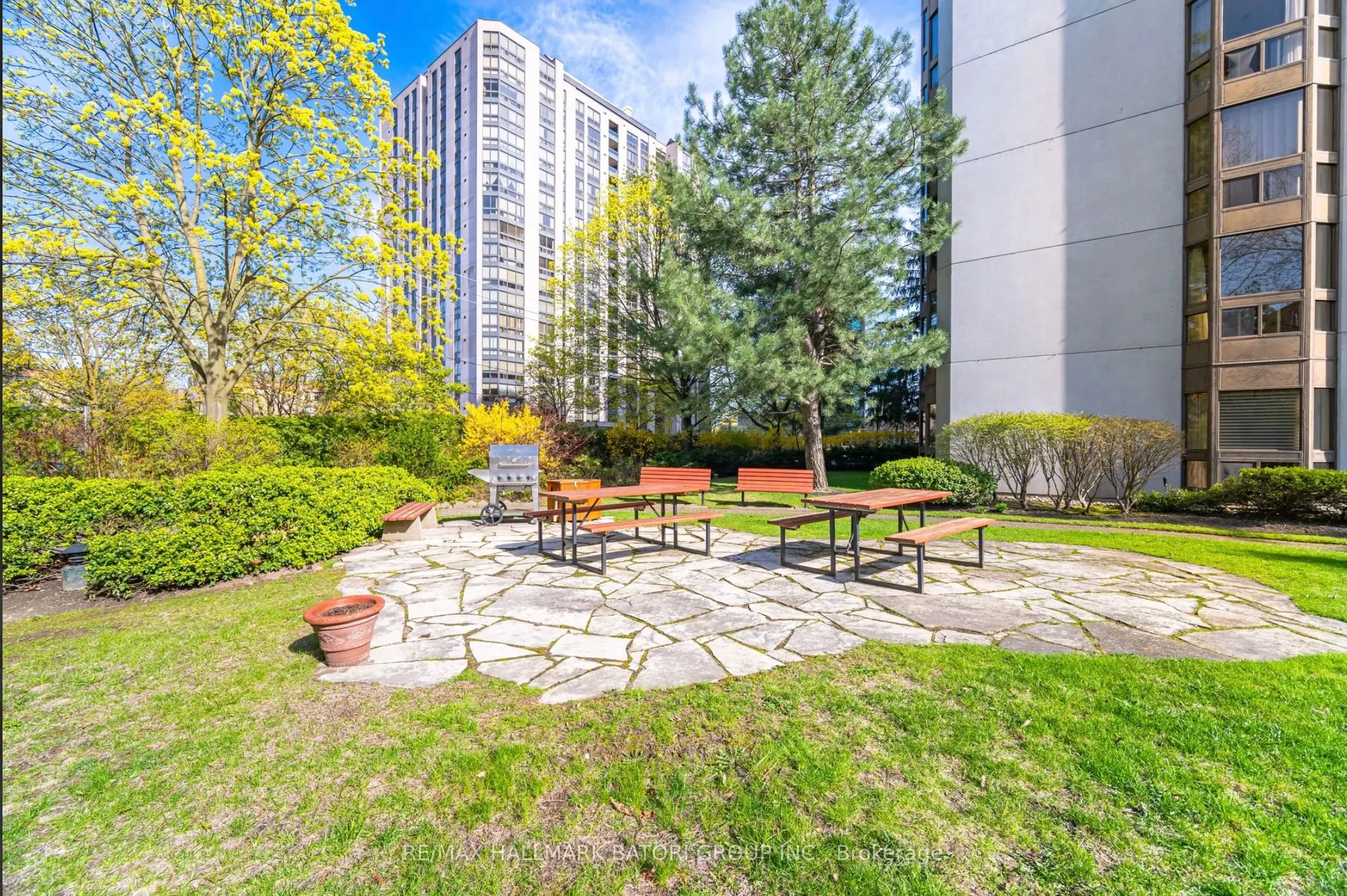 10 Kenneth Avenue #211