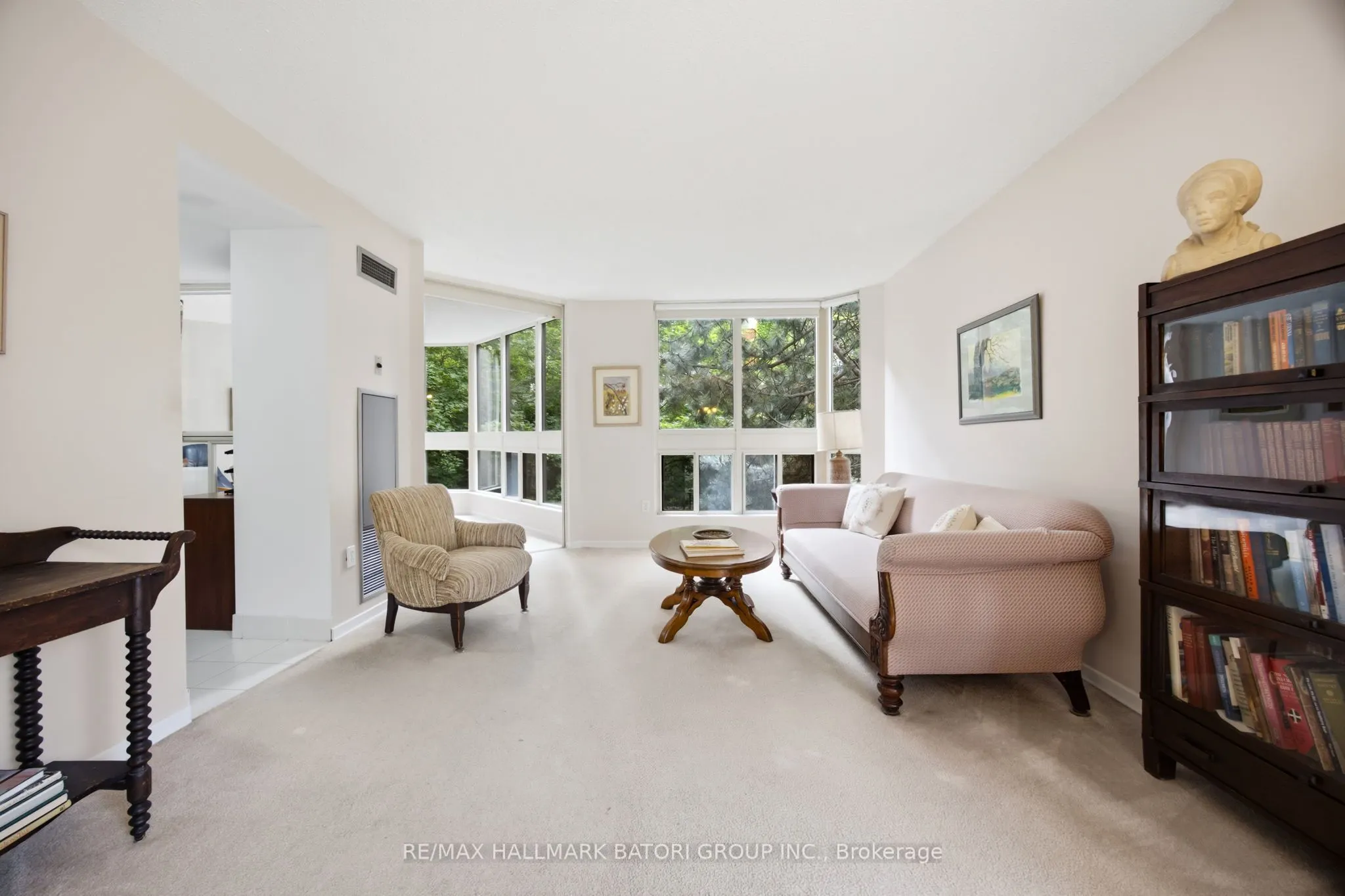 10 Kenneth Avenue #211