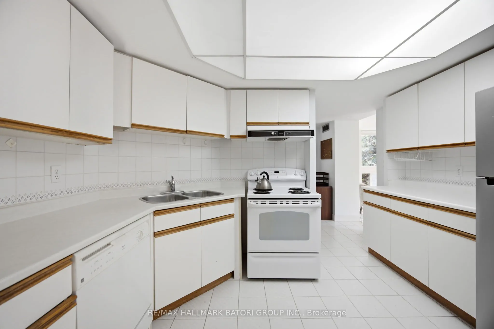 10 Kenneth Avenue #211