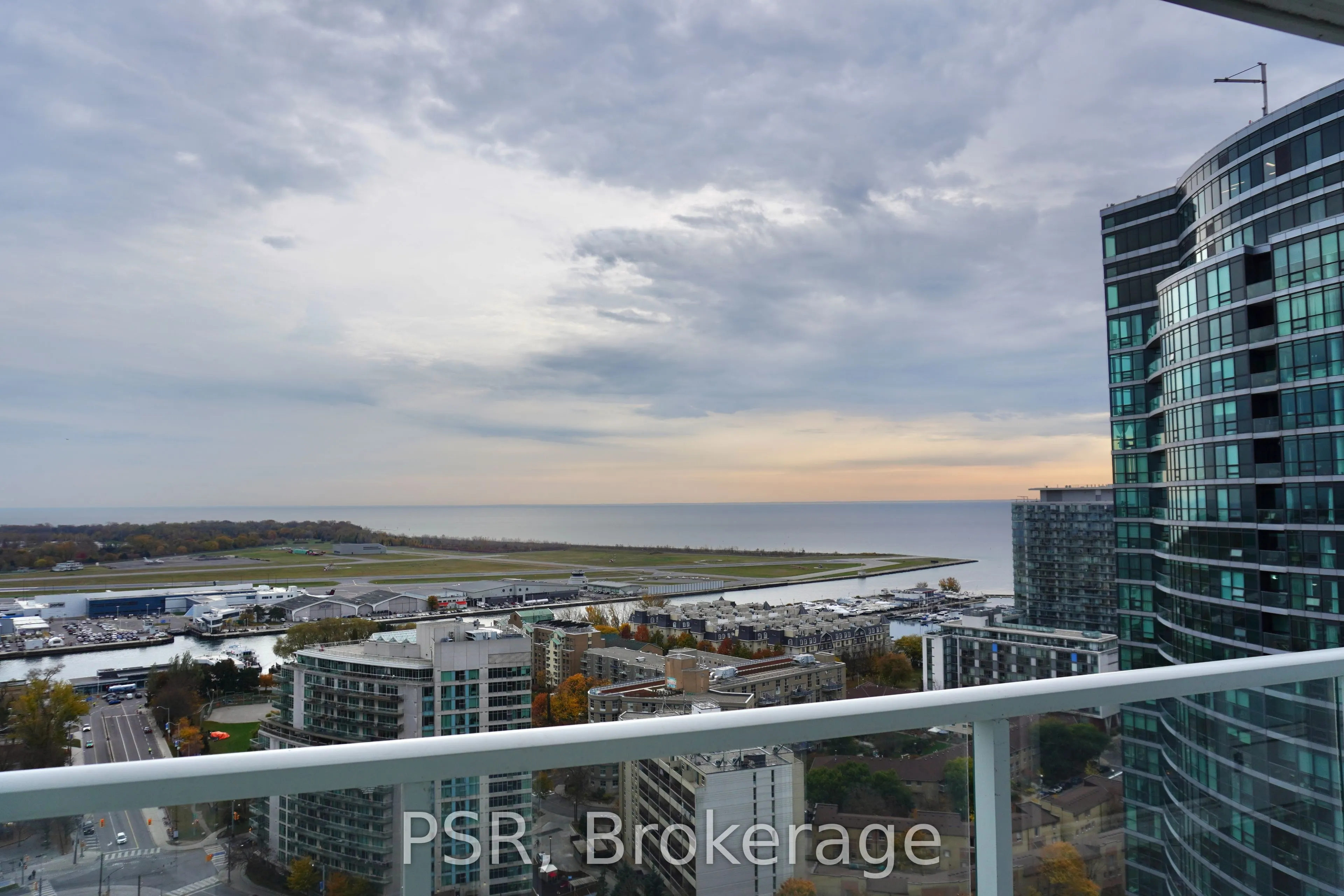 19 Bathurst Street #2911