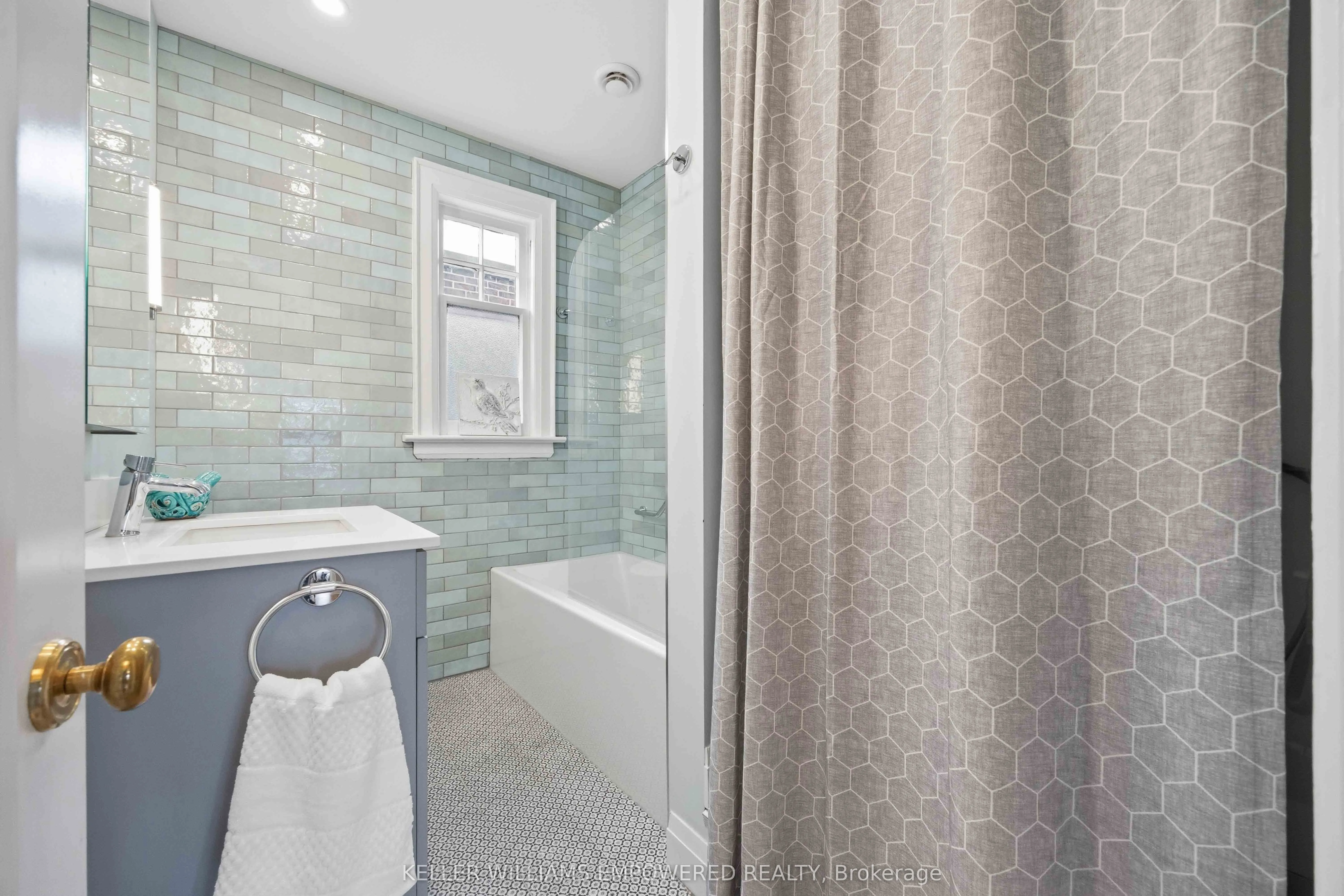 313 Lonsdale Road #7