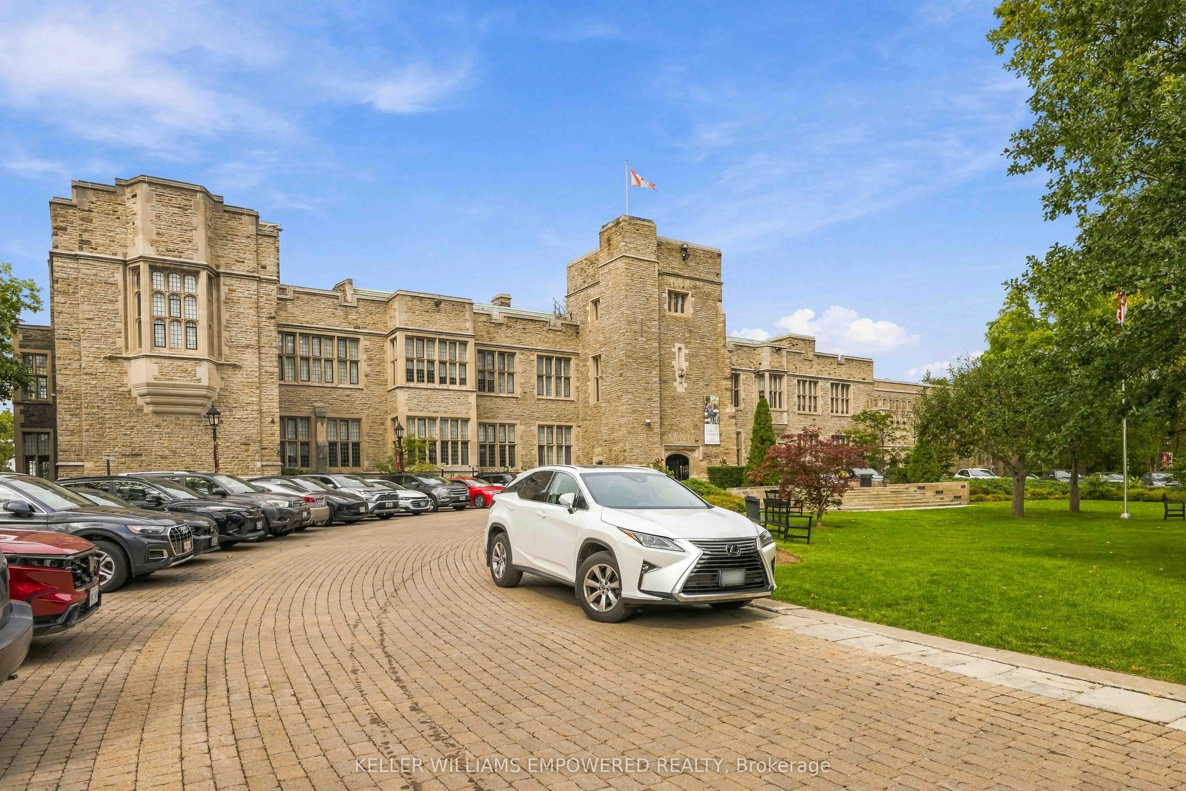 313 Lonsdale Road #7