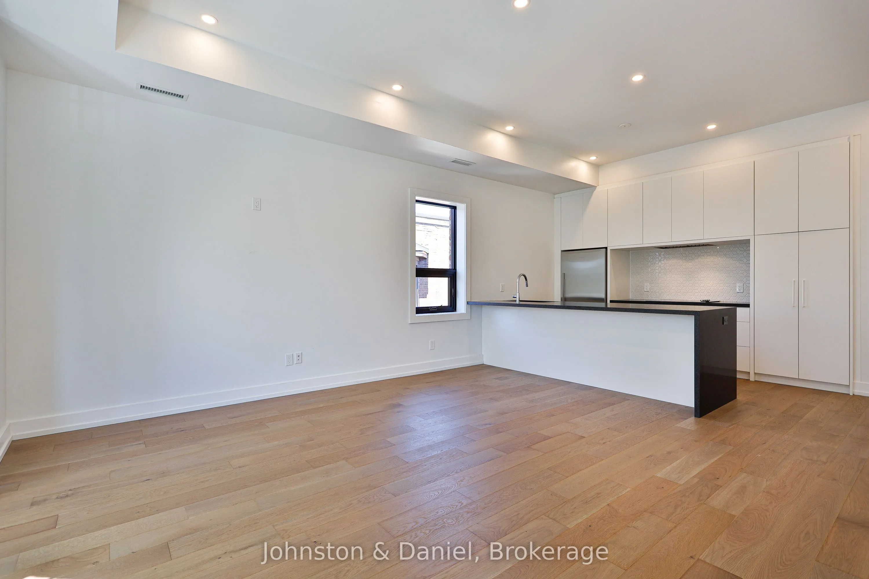 314 Lonsdale Road #7