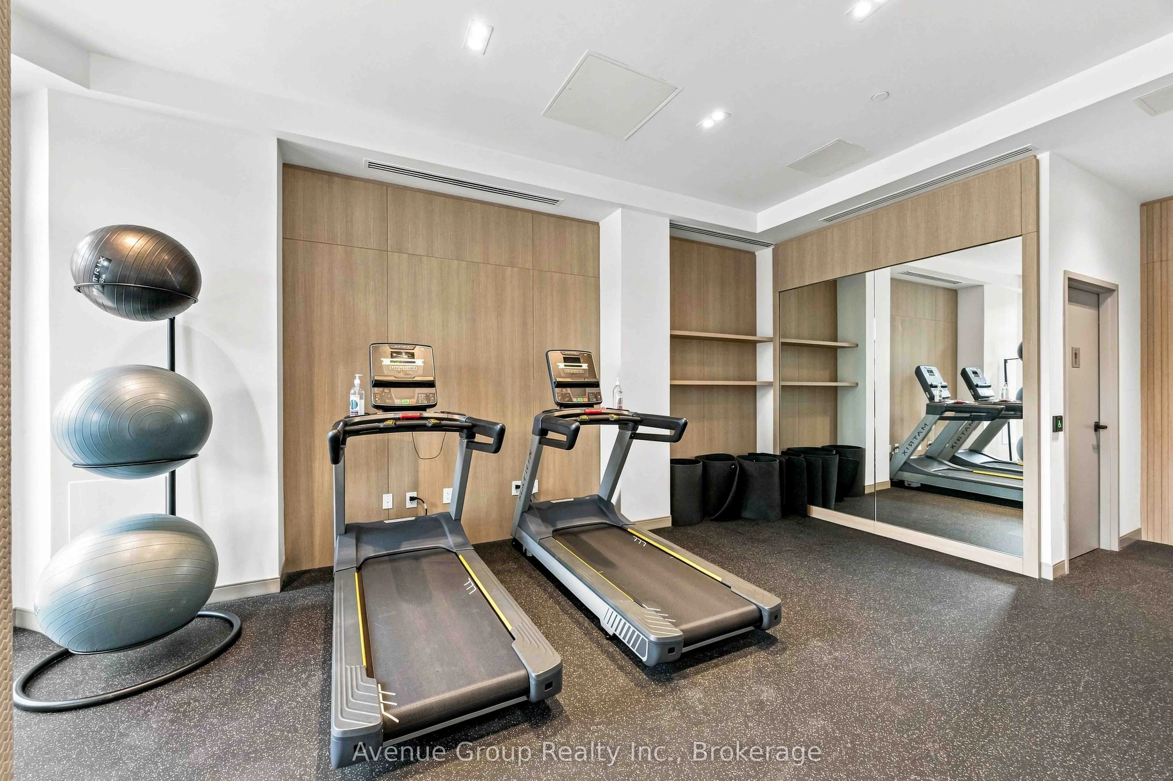 700 Sheppard Avenue W #805