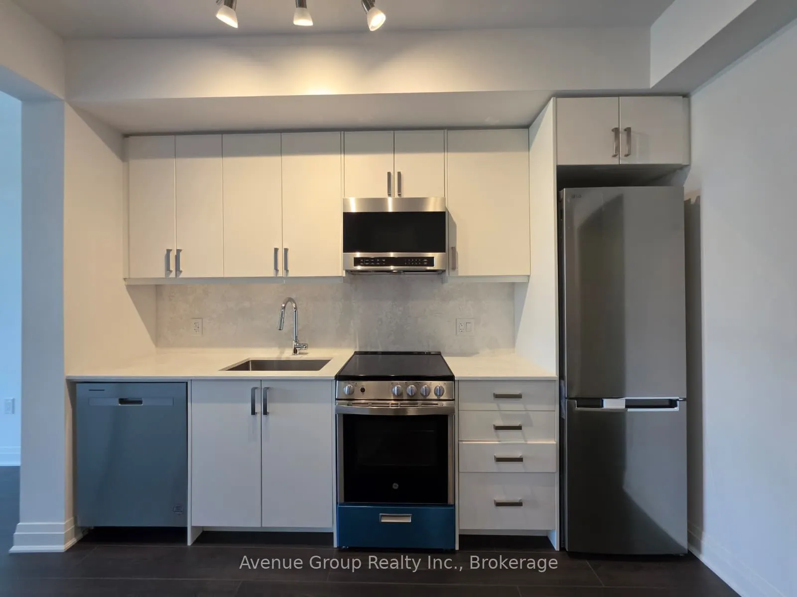 700 Sheppard Avenue W #409