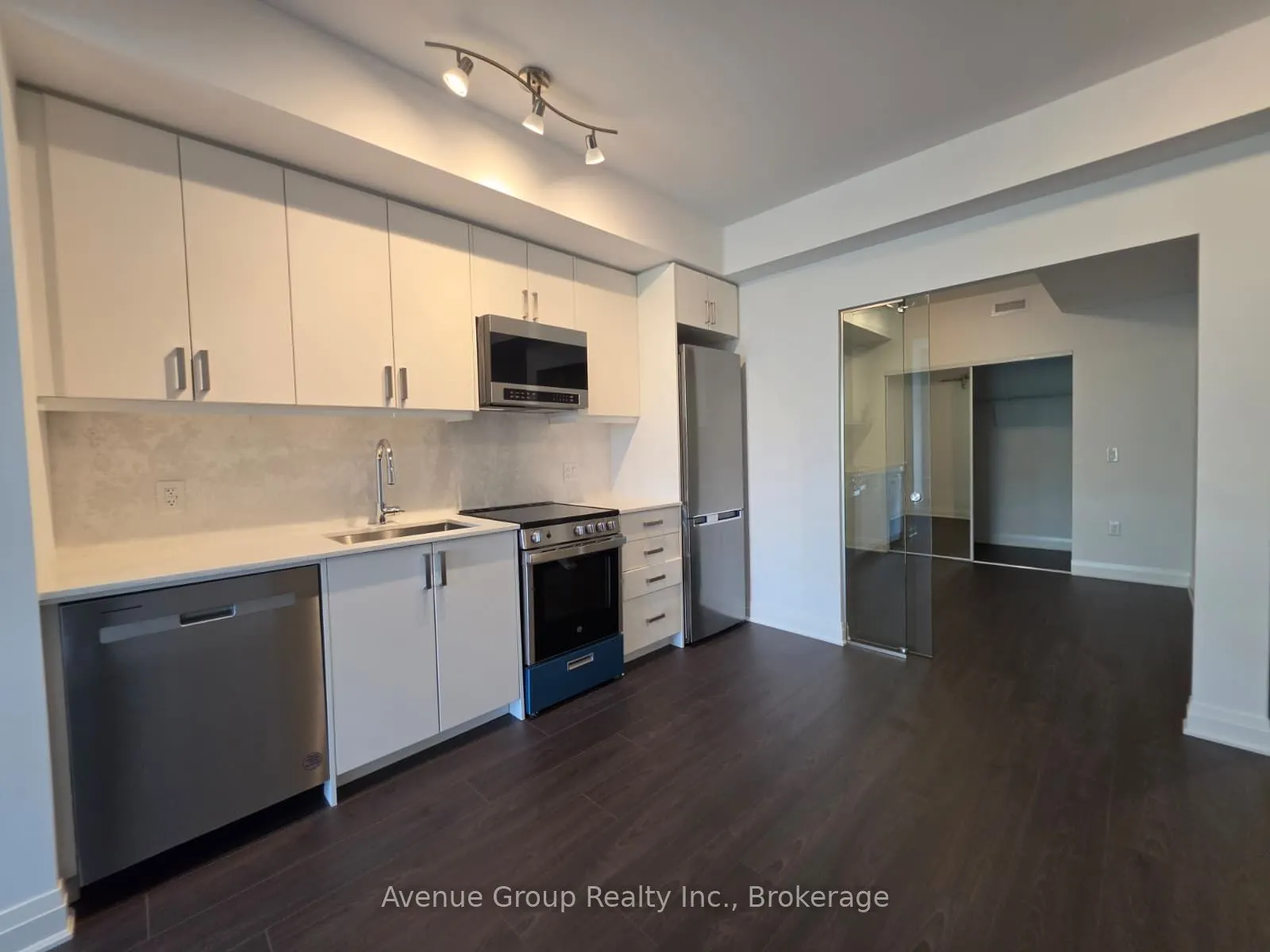 700 Sheppard Avenue W #409