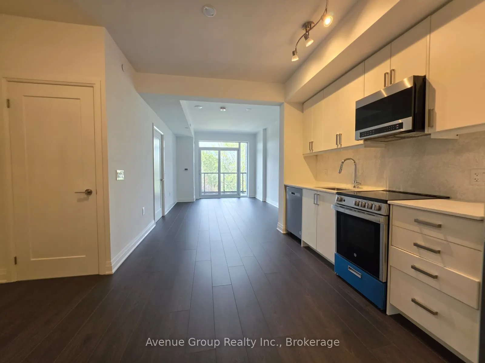 700 Sheppard Avenue W #409
