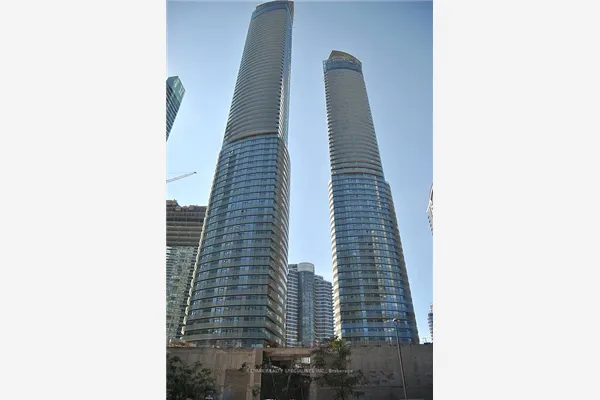 12 YORK Street #703