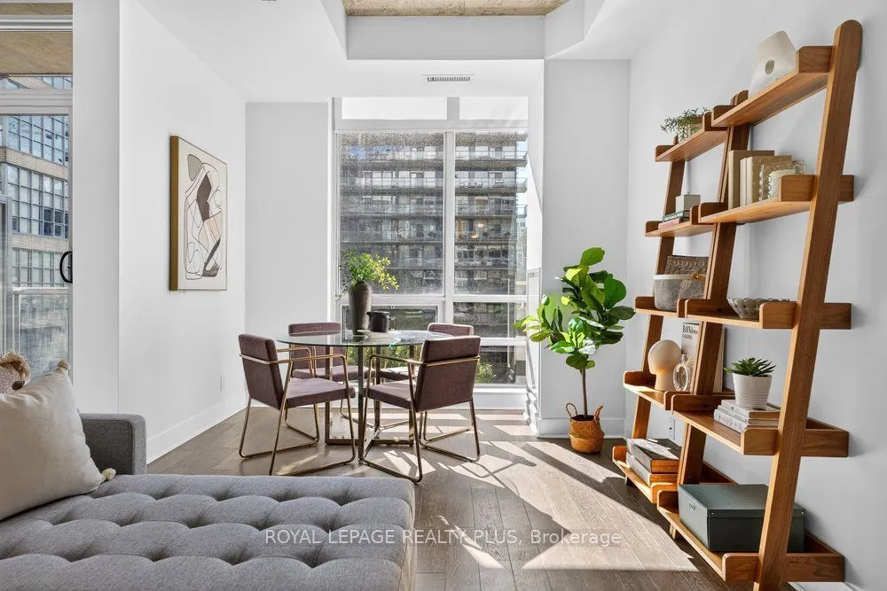 399 Adelaide Street W #509
