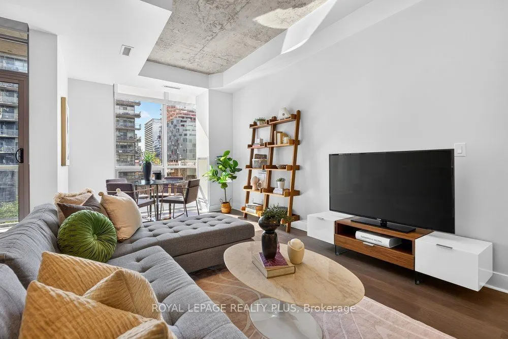 399 Adelaide Street W #509
