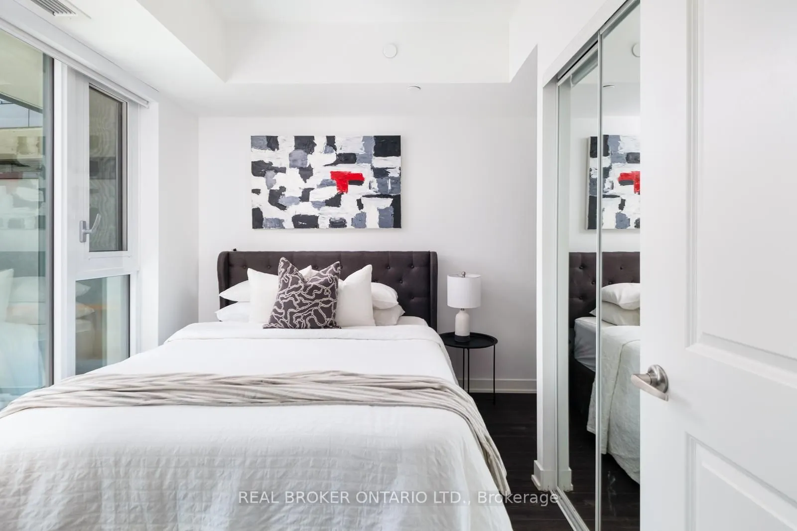 543 Richmond Street W #528