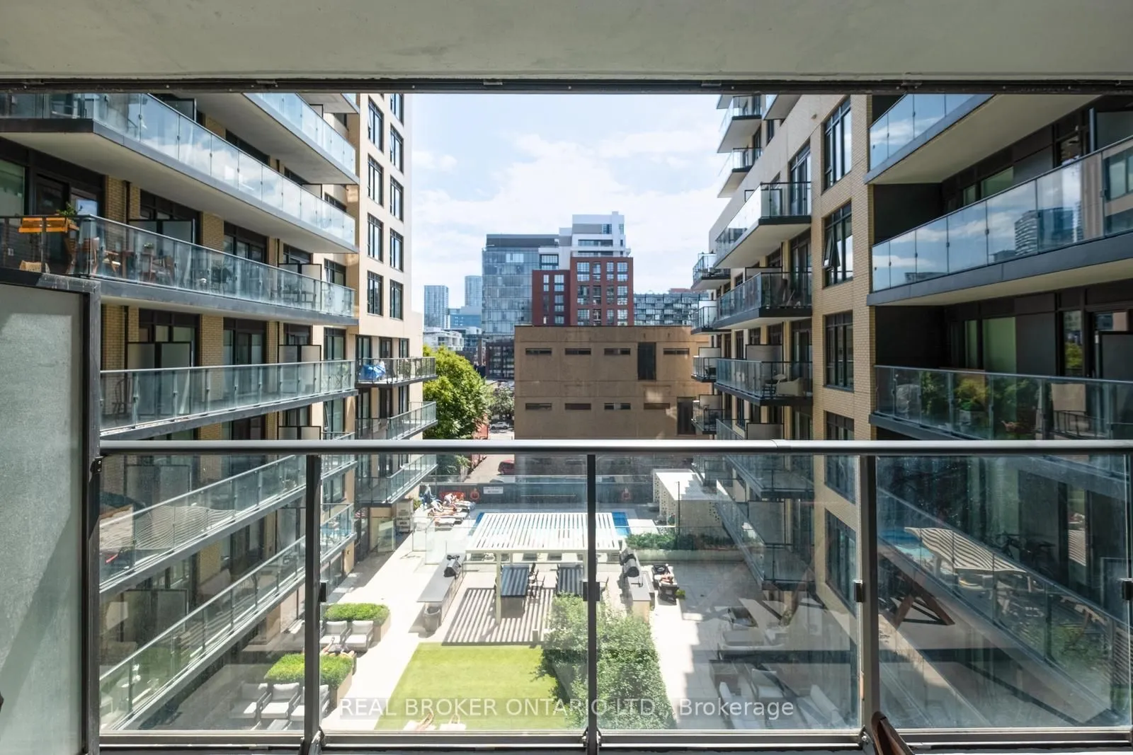 543 Richmond Street W #528