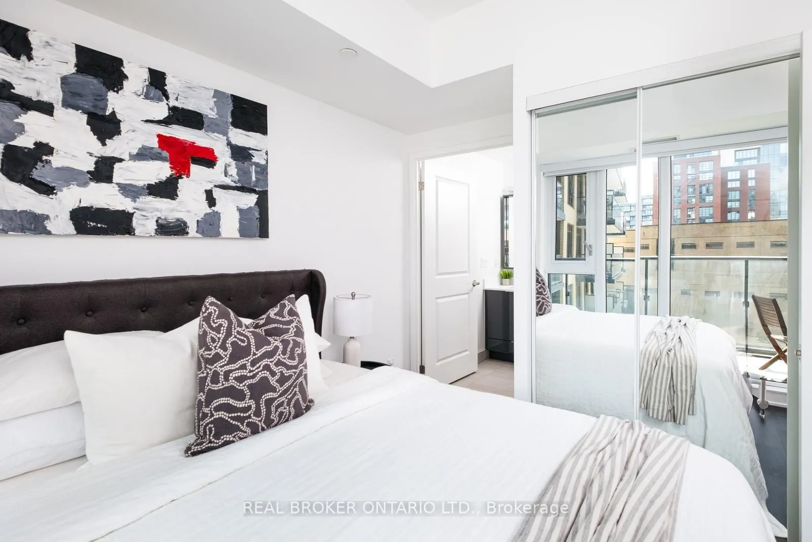 543 Richmond Street W #528