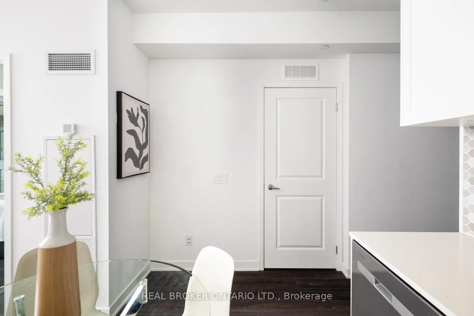 543 Richmond Street W #528