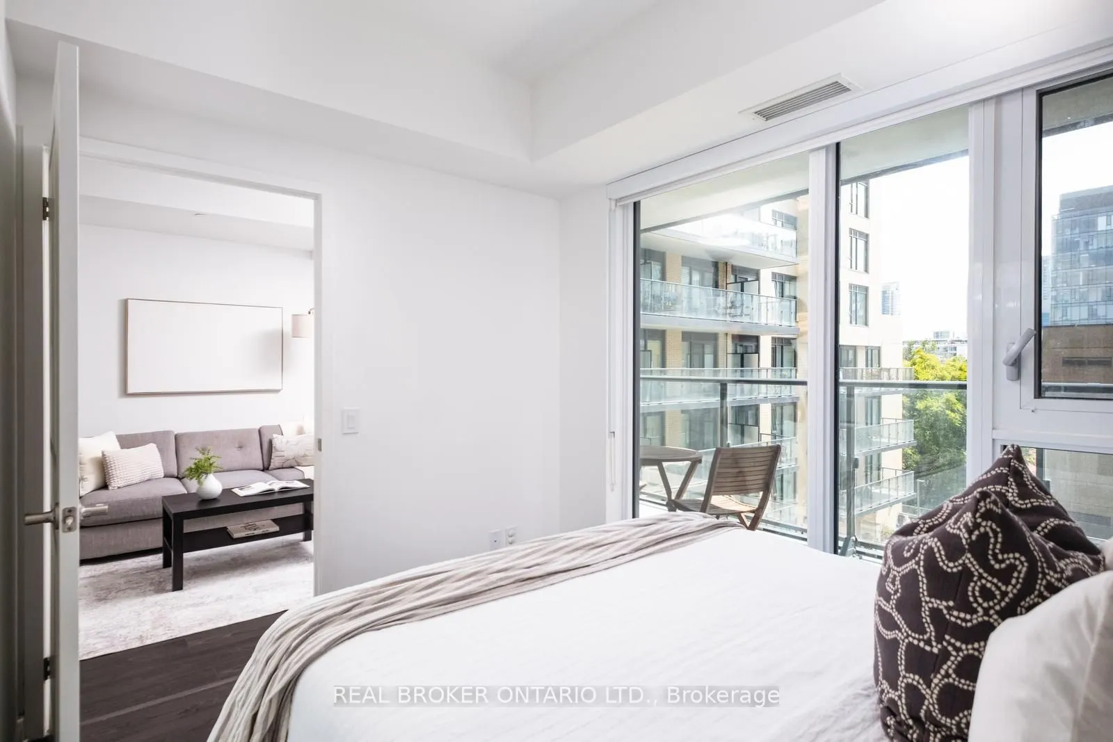 543 Richmond Street W #528
