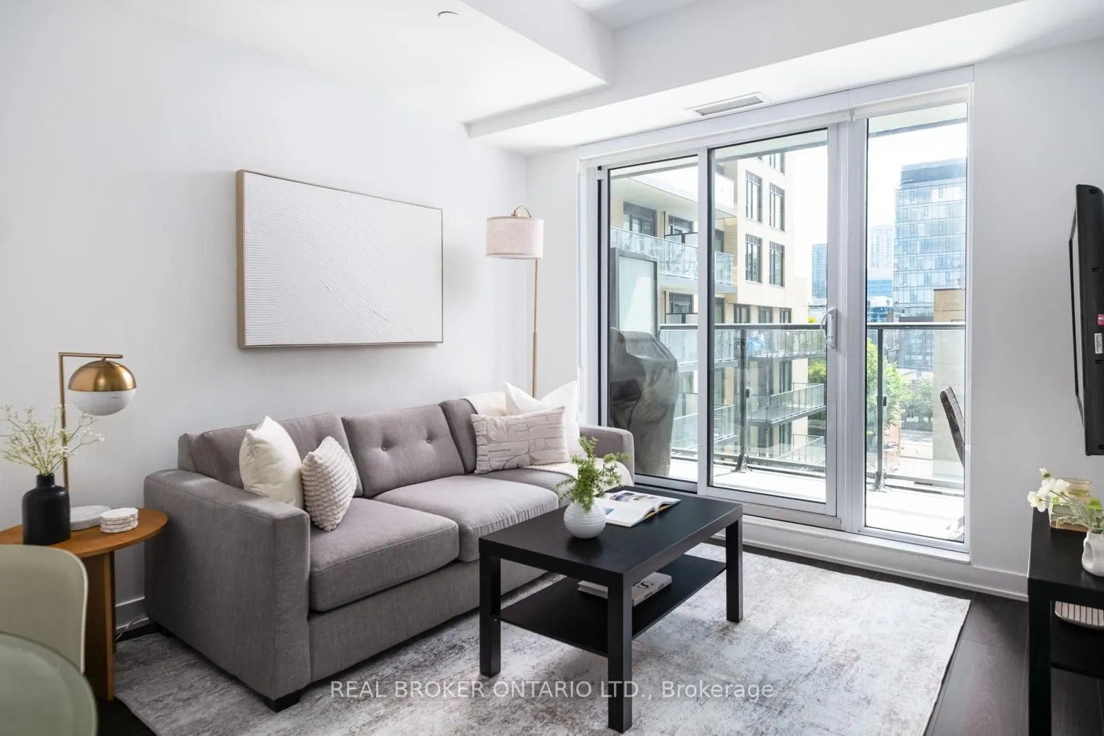 543 Richmond Street W #528