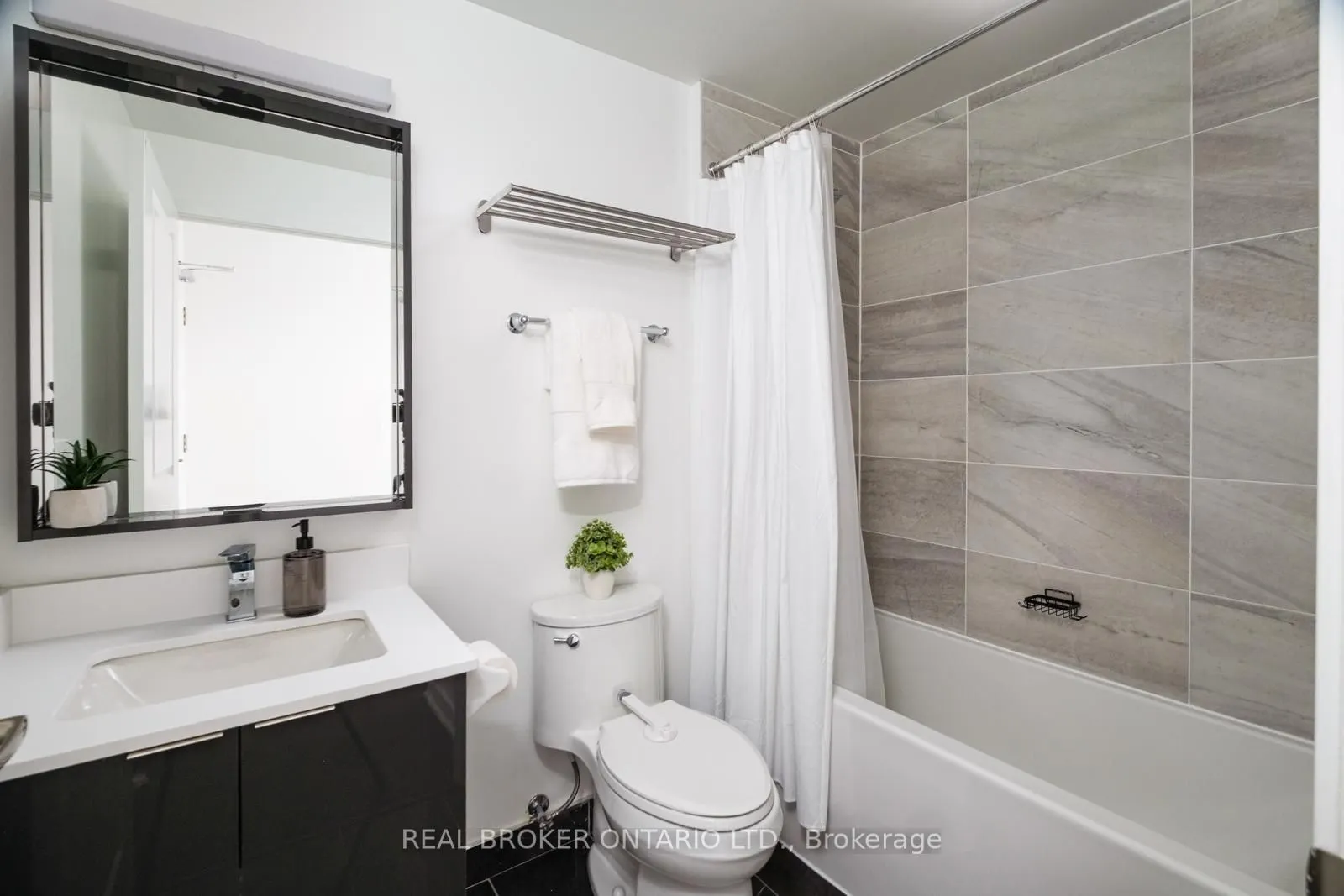 543 Richmond Street W #528