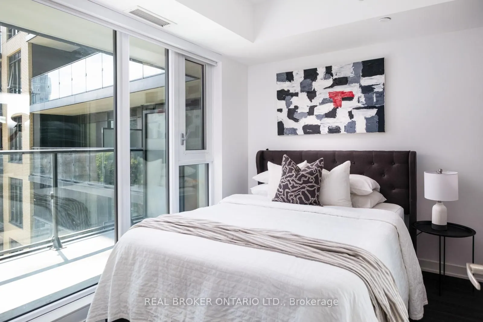 543 Richmond Street W #528