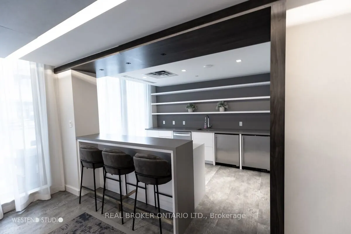 543 Richmond Street W #528