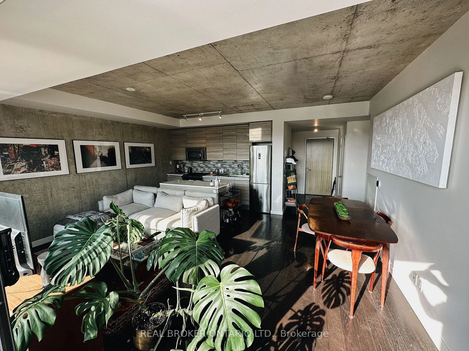 111 Bathurst Street #605