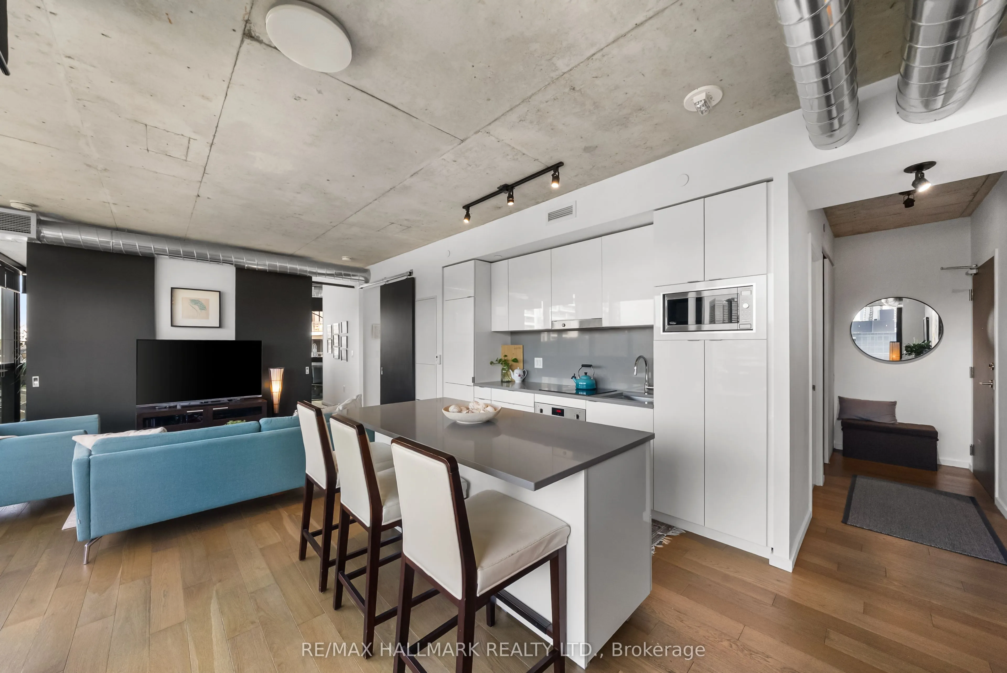 21 Lawren Harris Square #709