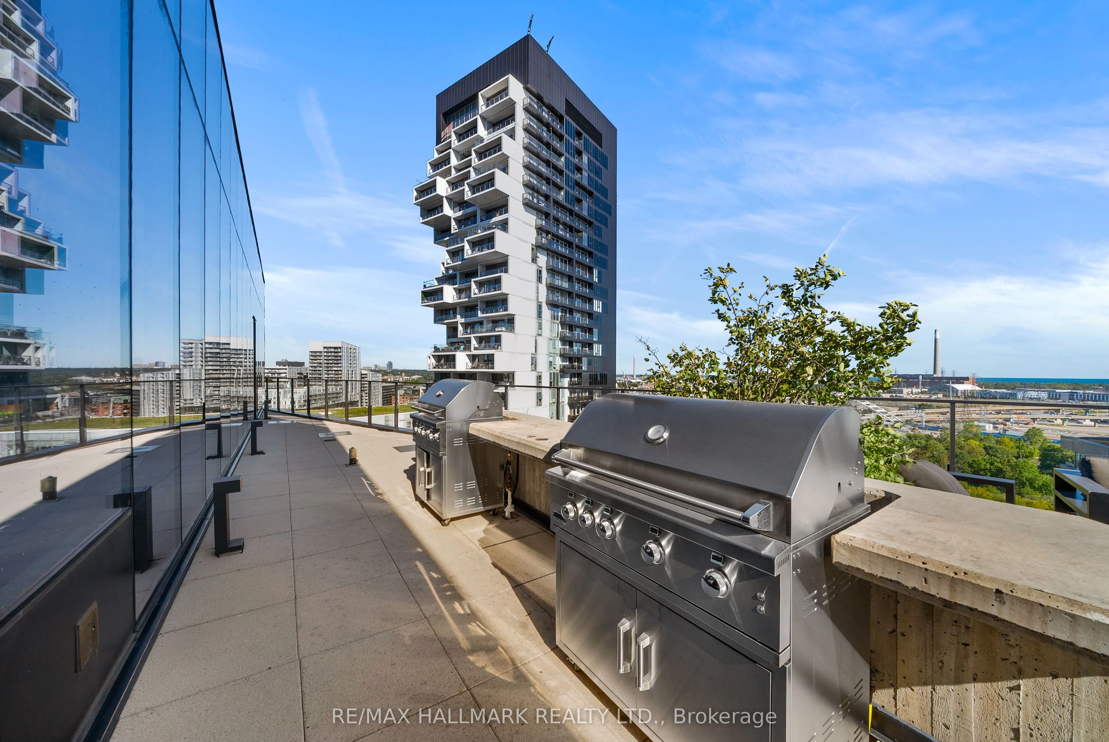21 Lawren Harris Square #709