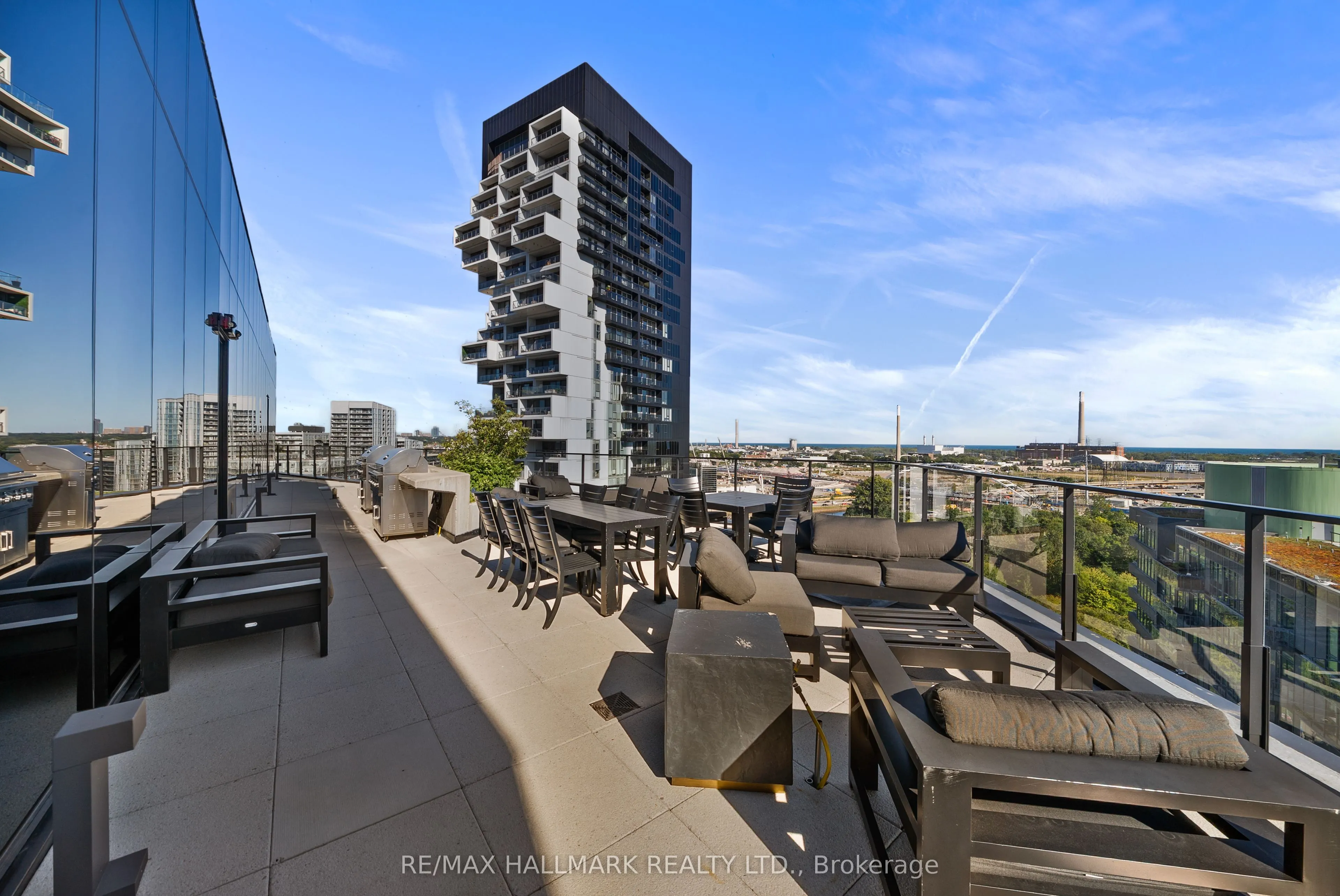 21 Lawren Harris Square #709