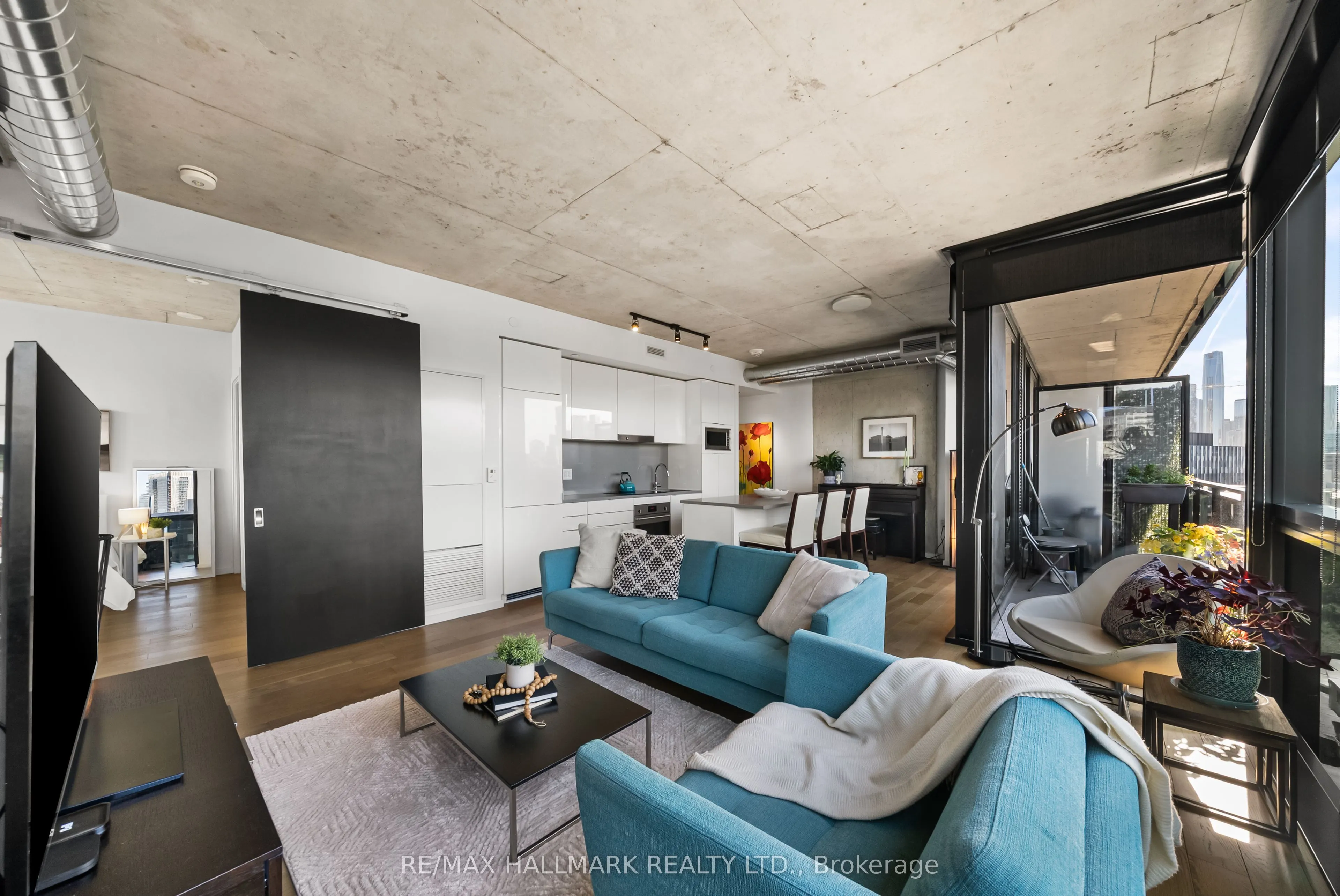 21 Lawren Harris Square #709