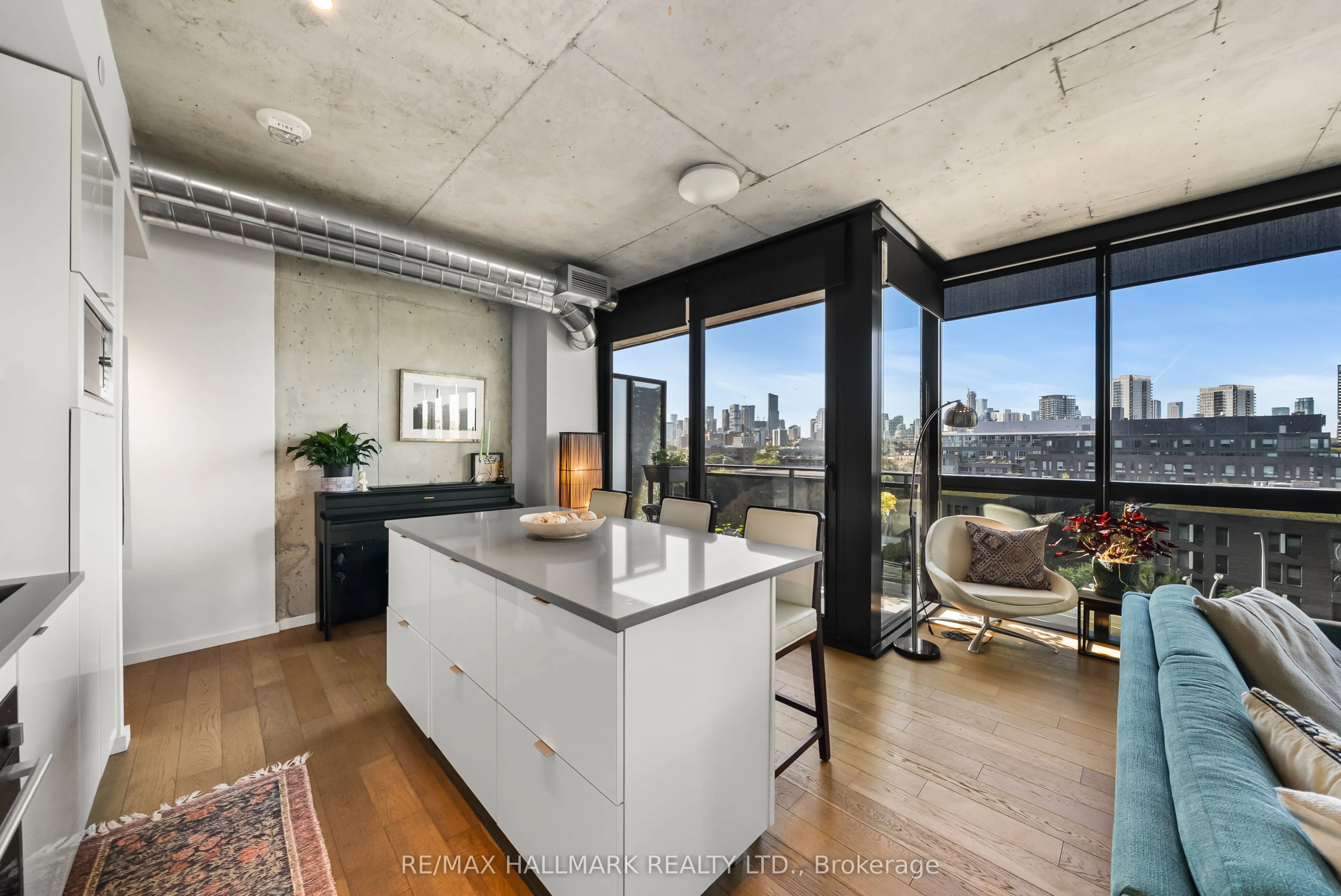 21 Lawren Harris Square #709