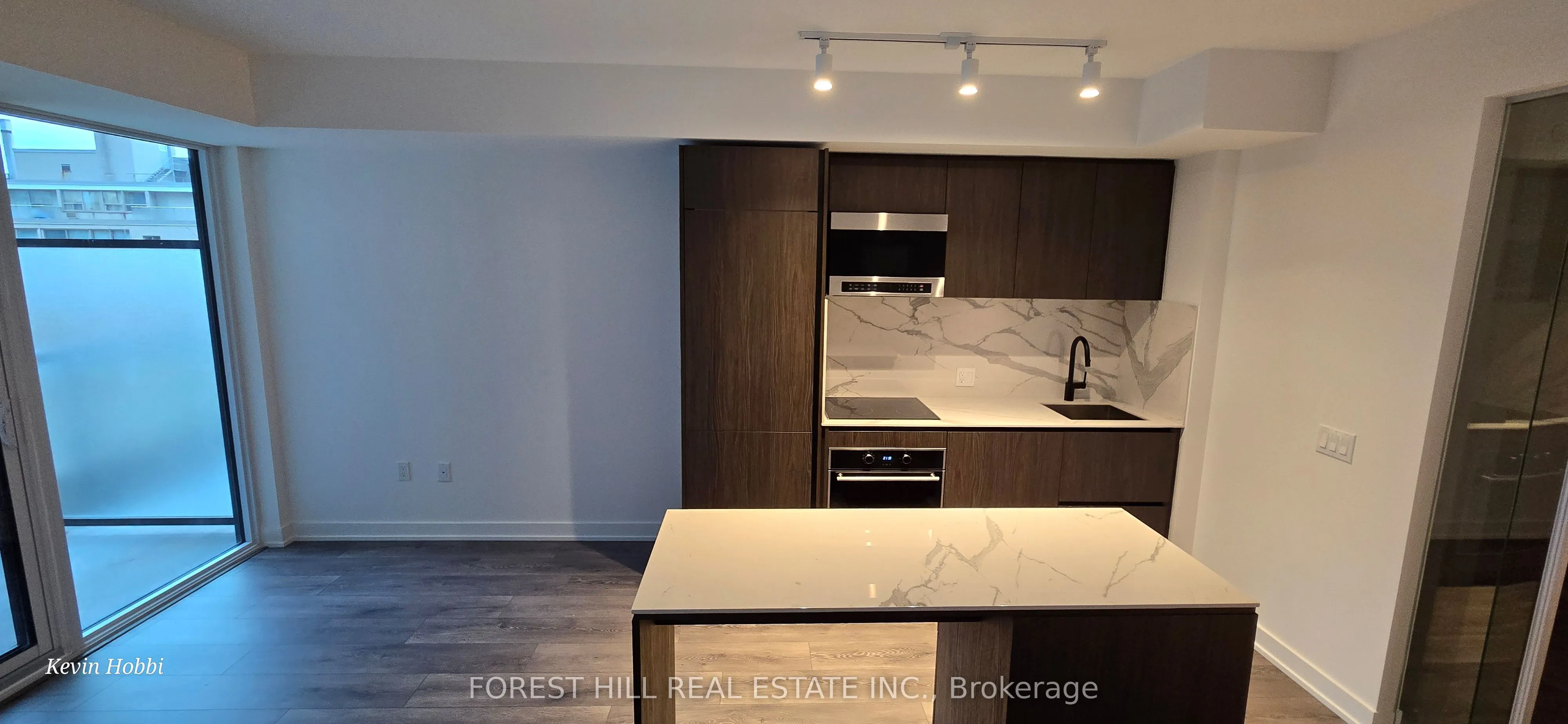 117 Broadway Avenue N #409