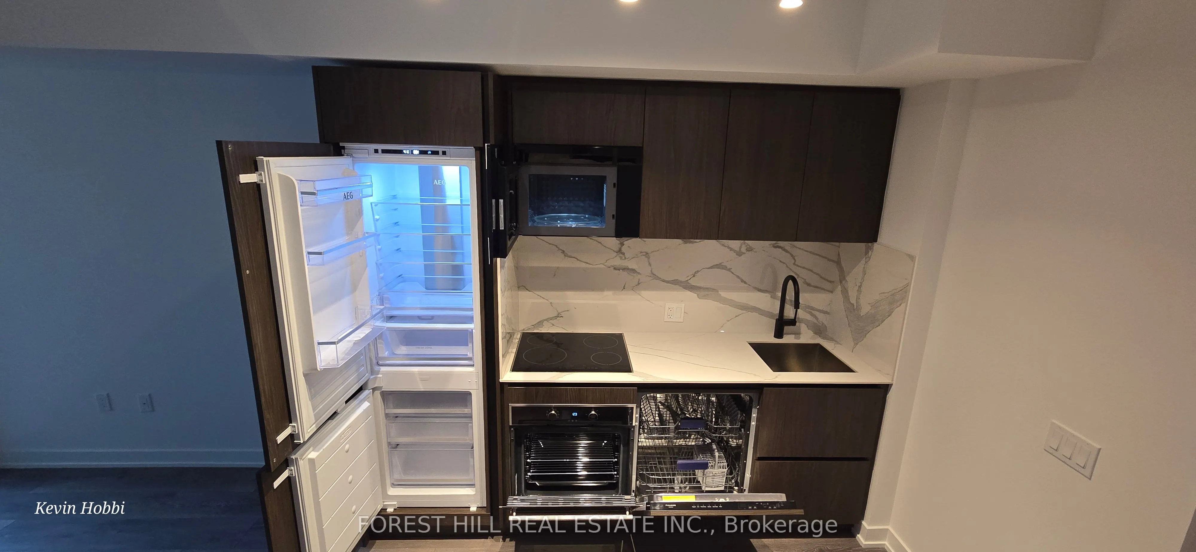 117 Broadway Avenue N #409