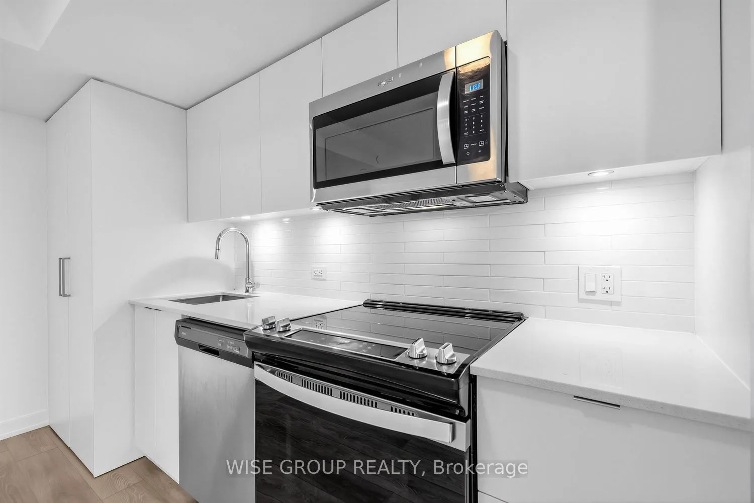 18 Tretti Way #1502
