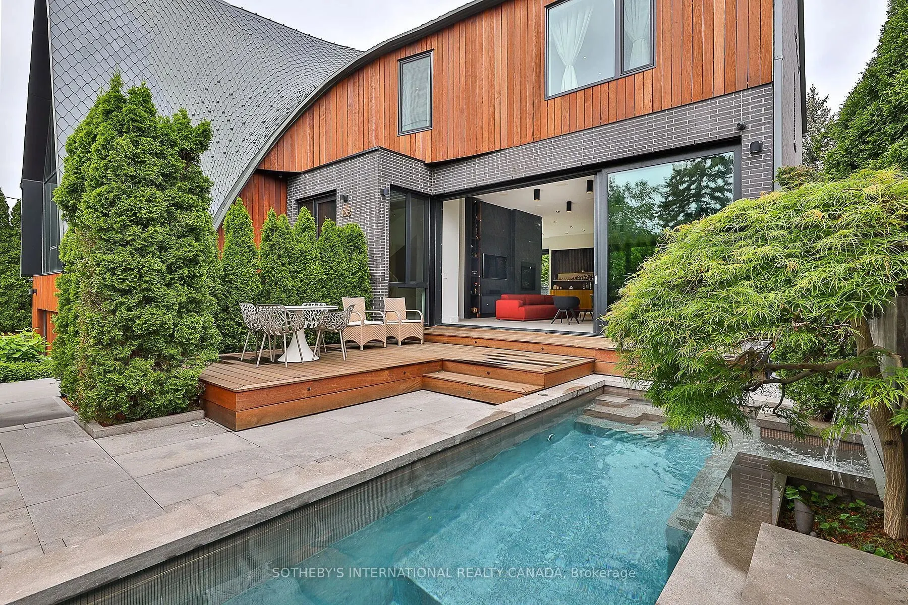 108 Stratford Crescent