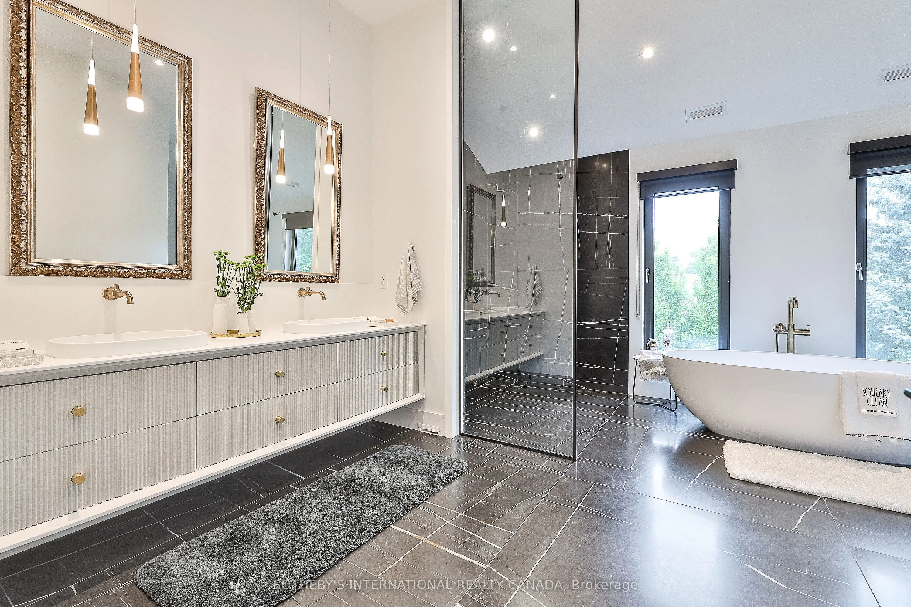 108 Stratford Crescent