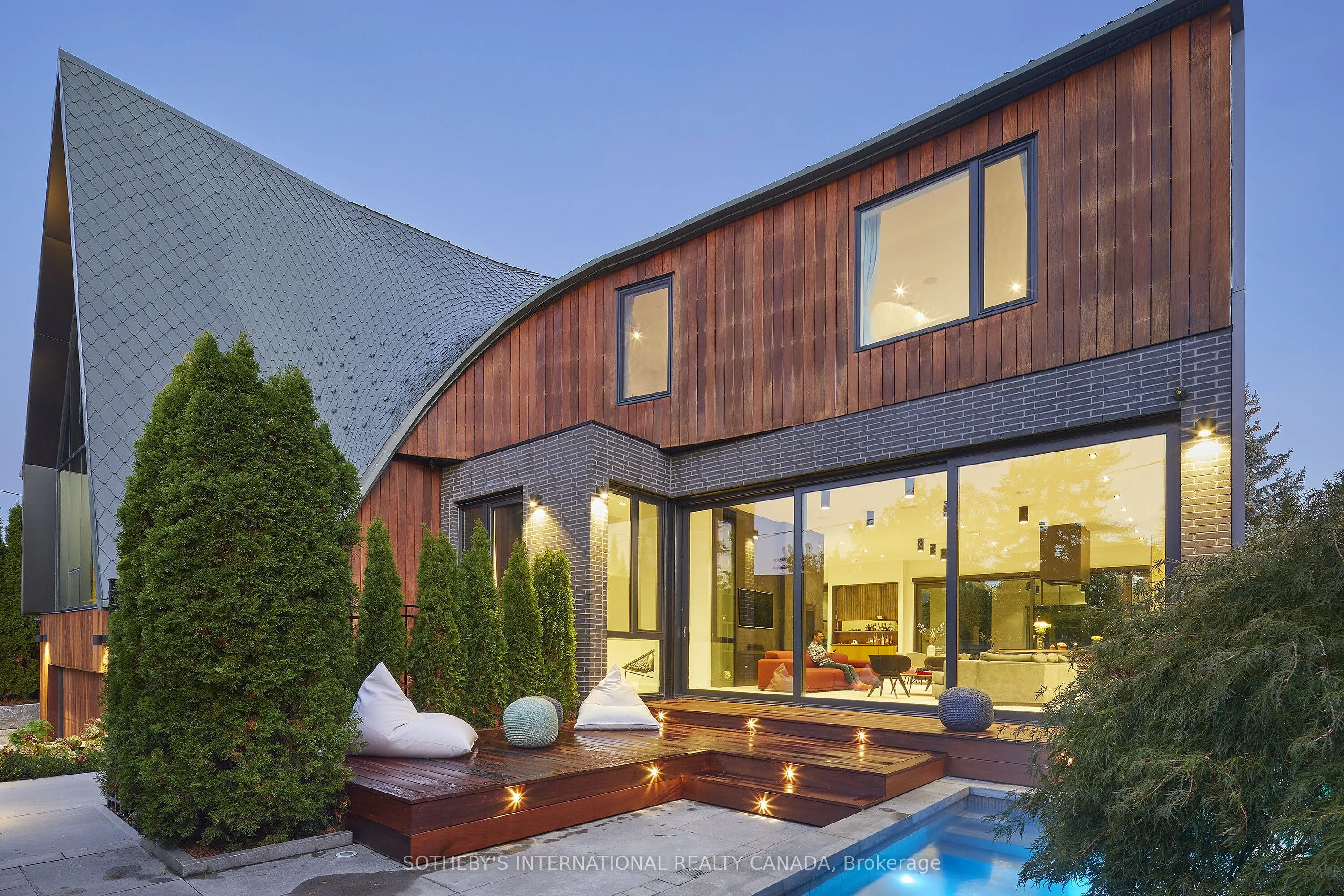 108 Stratford Crescent