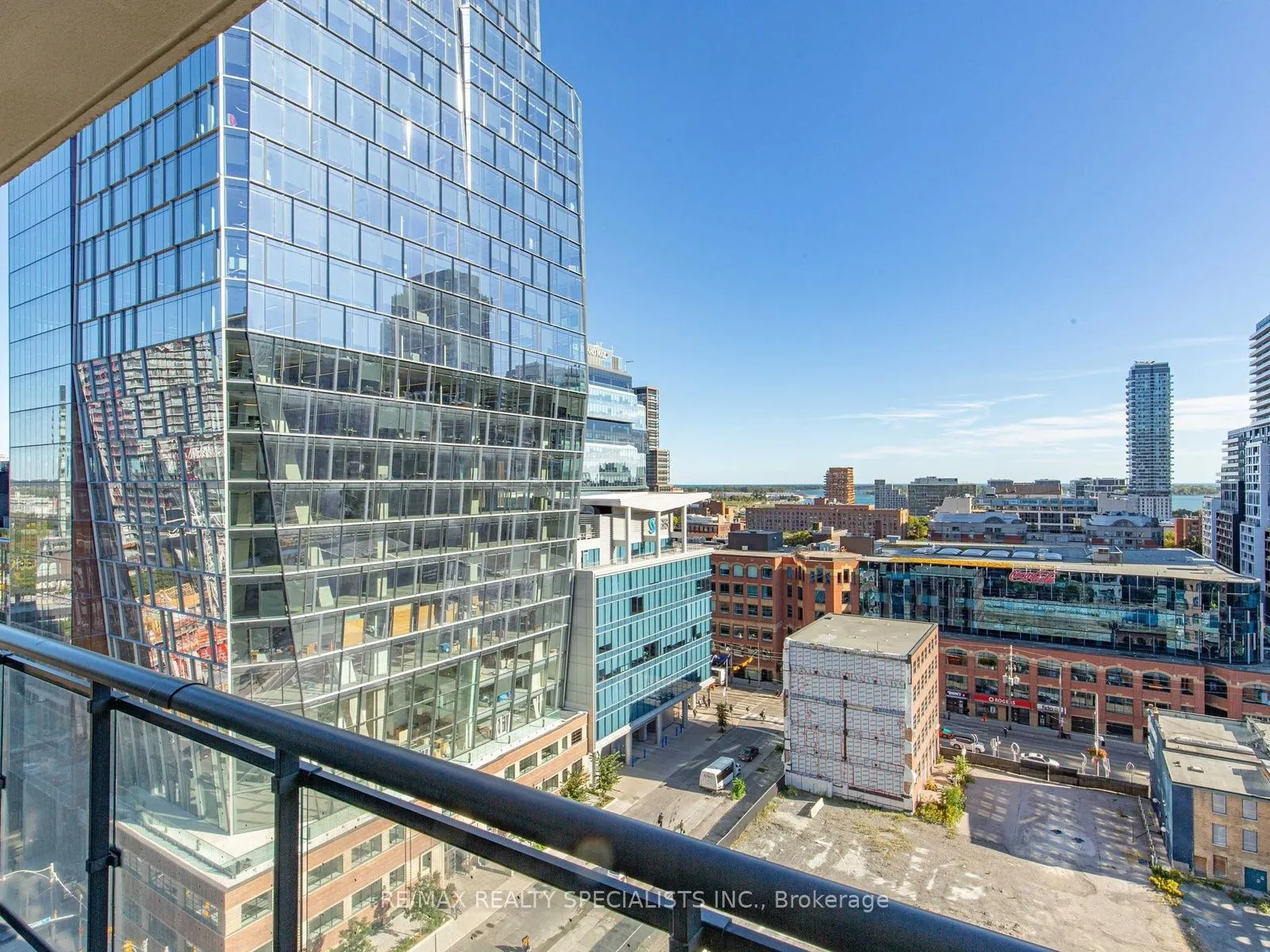 460 Adelaide Street E #1711