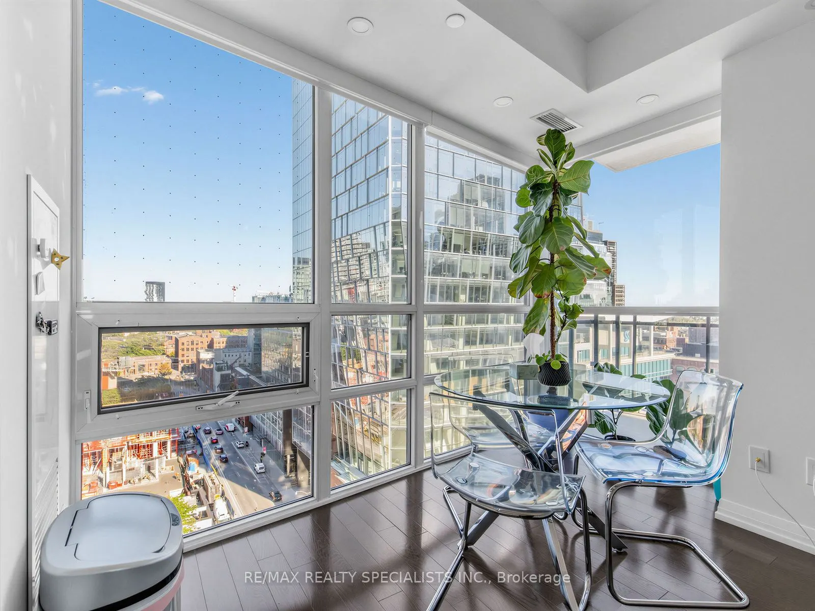 460 Adelaide Street E #1711