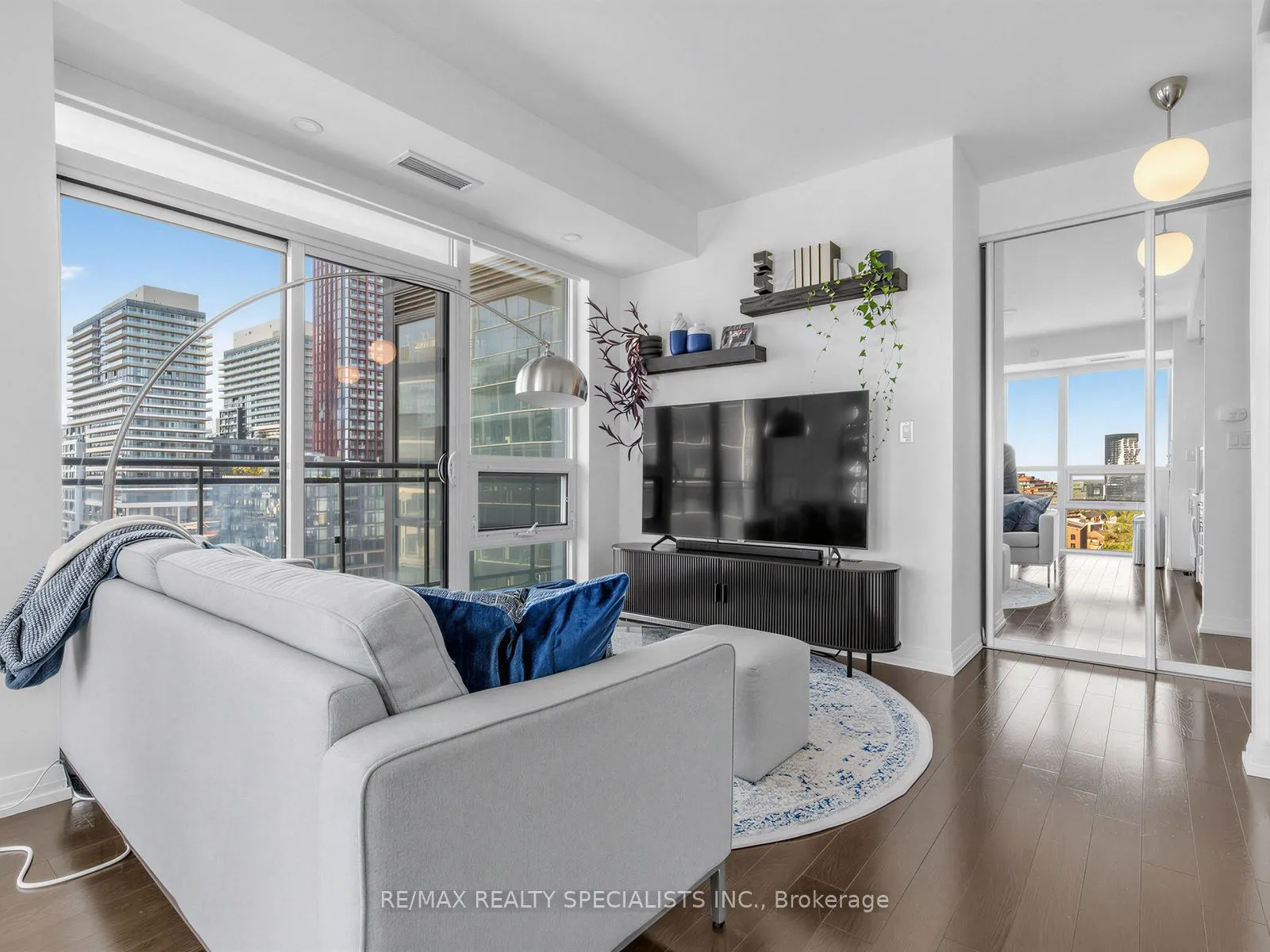 460 Adelaide Street E #1711