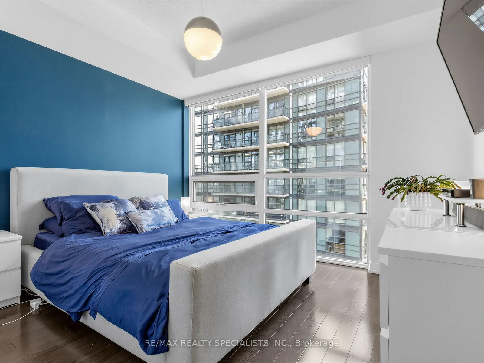 460 Adelaide Street E #1711