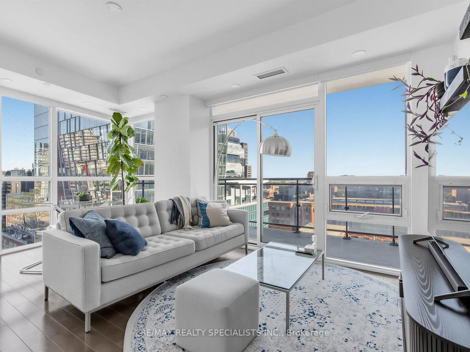 460 Adelaide Street E #1711