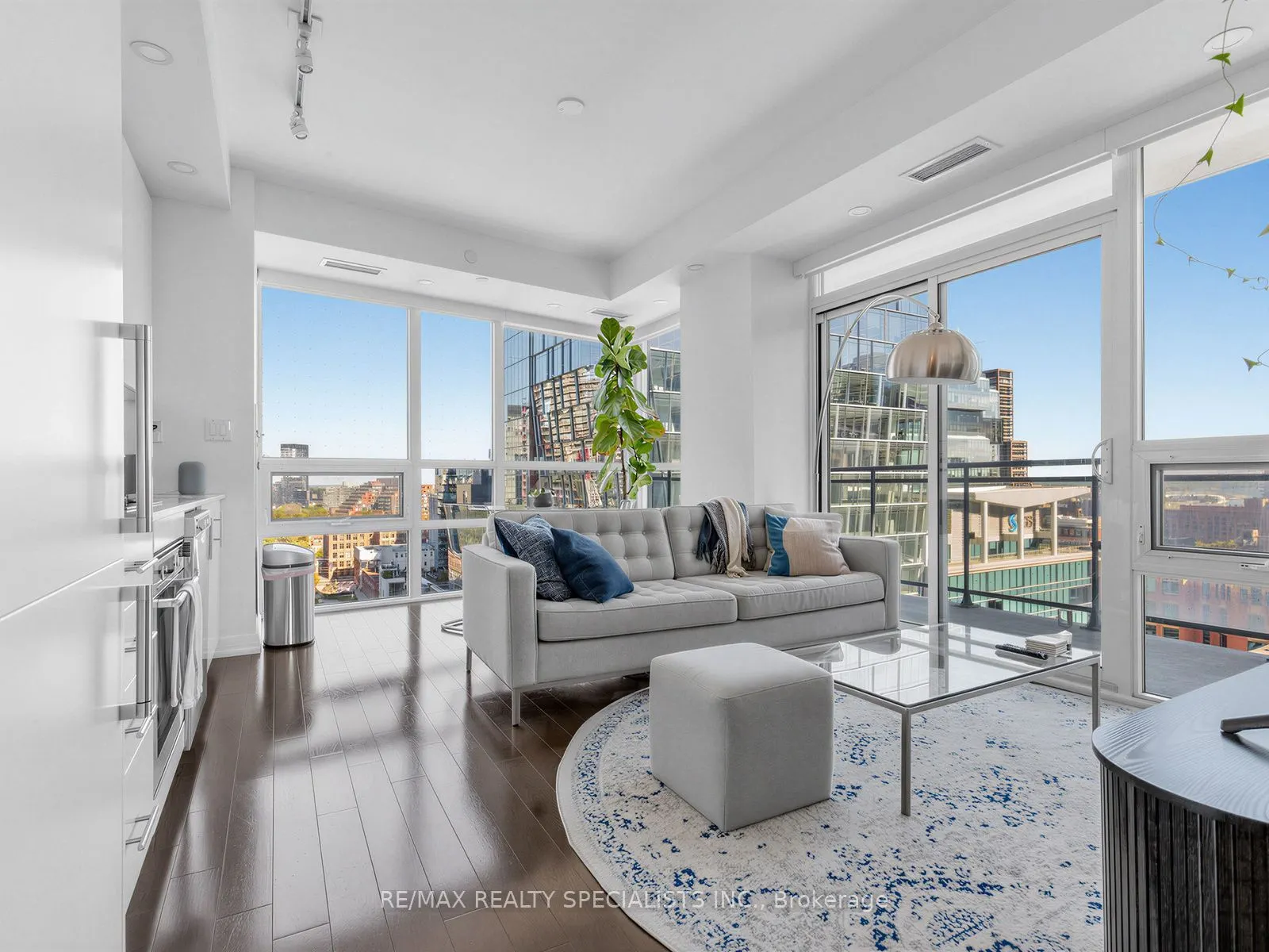 460 Adelaide Street E #1711