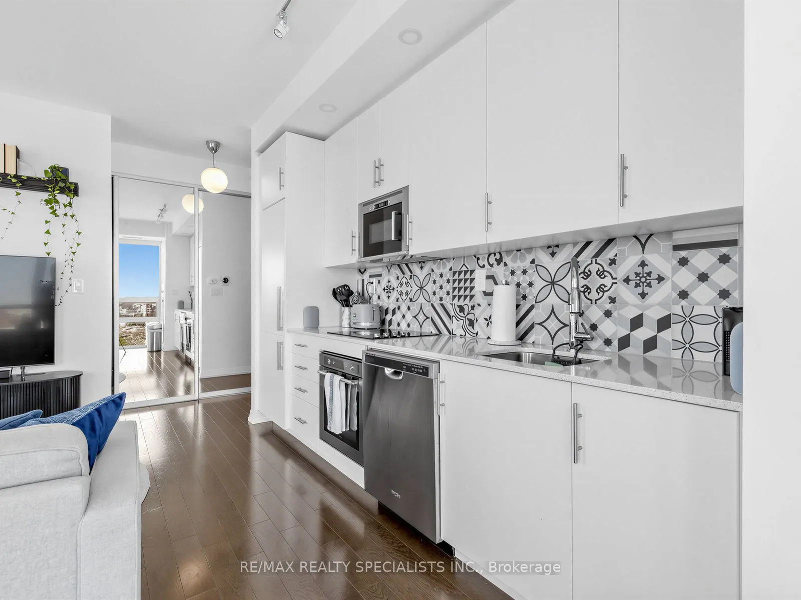 460 Adelaide Street E #1711