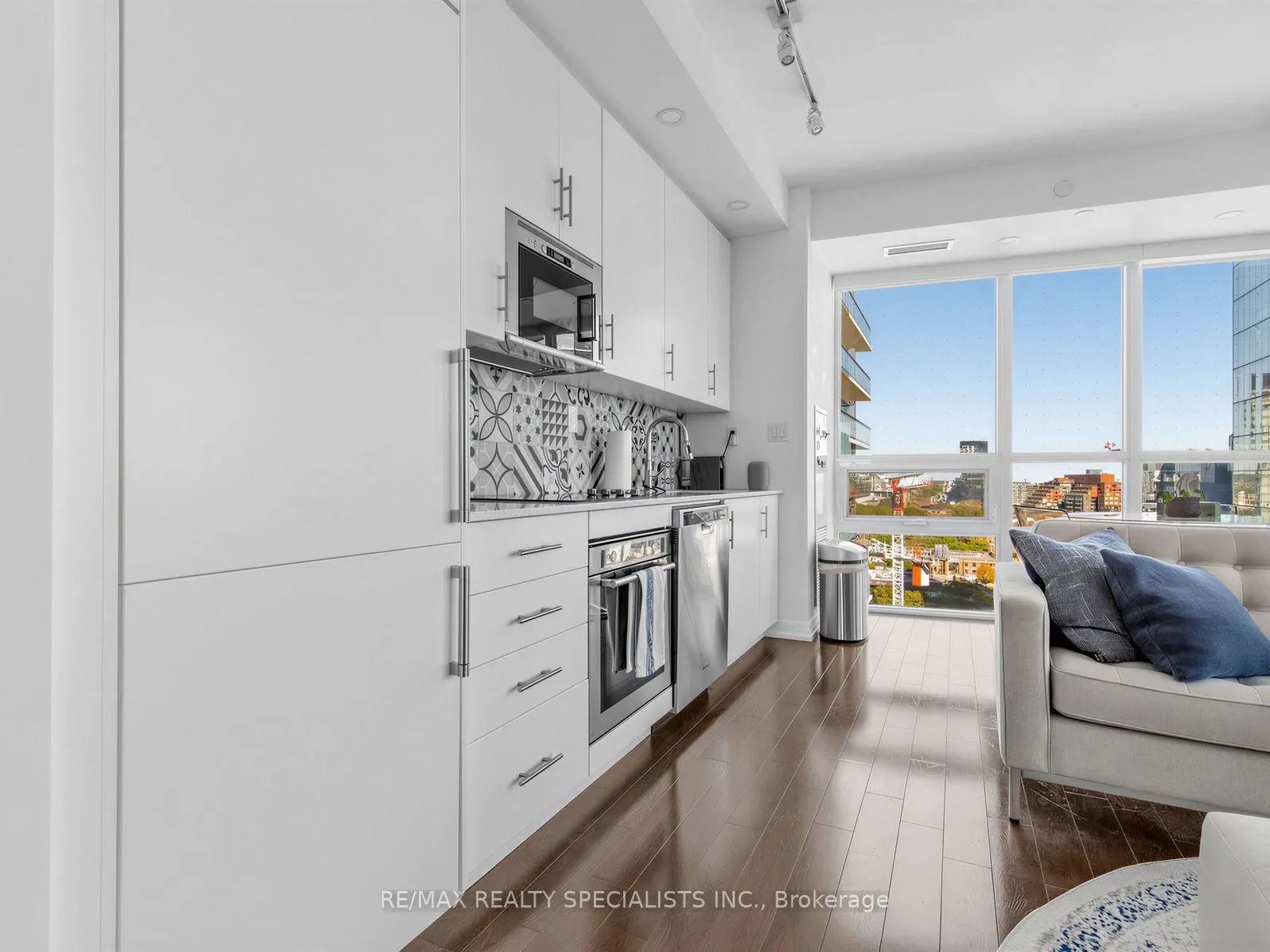 460 Adelaide Street E #1711