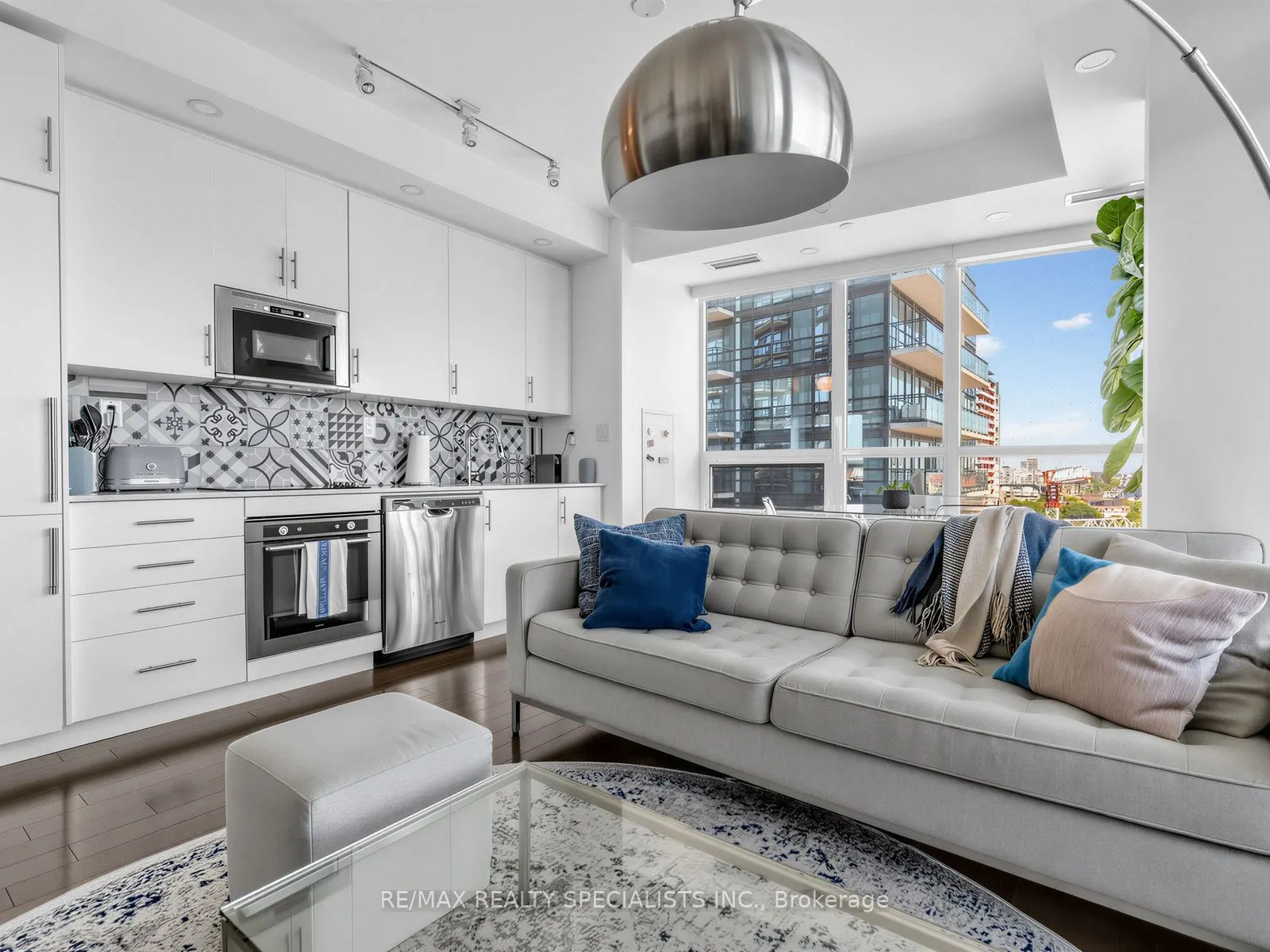 460 Adelaide Street E #1711