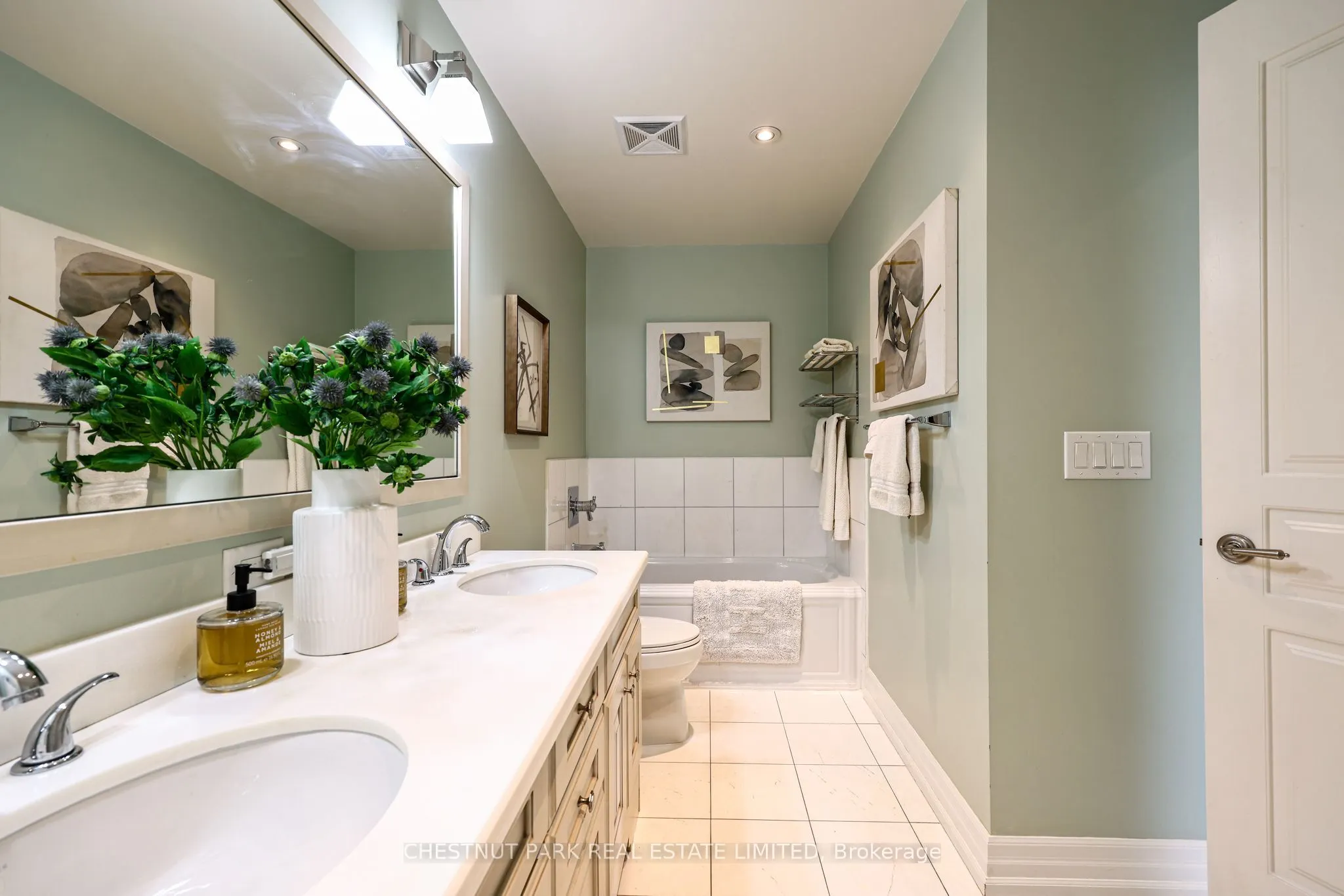21 Burkebrook Place #517