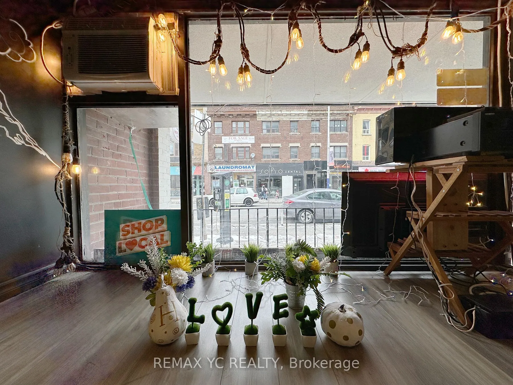 599 Bloor Street W