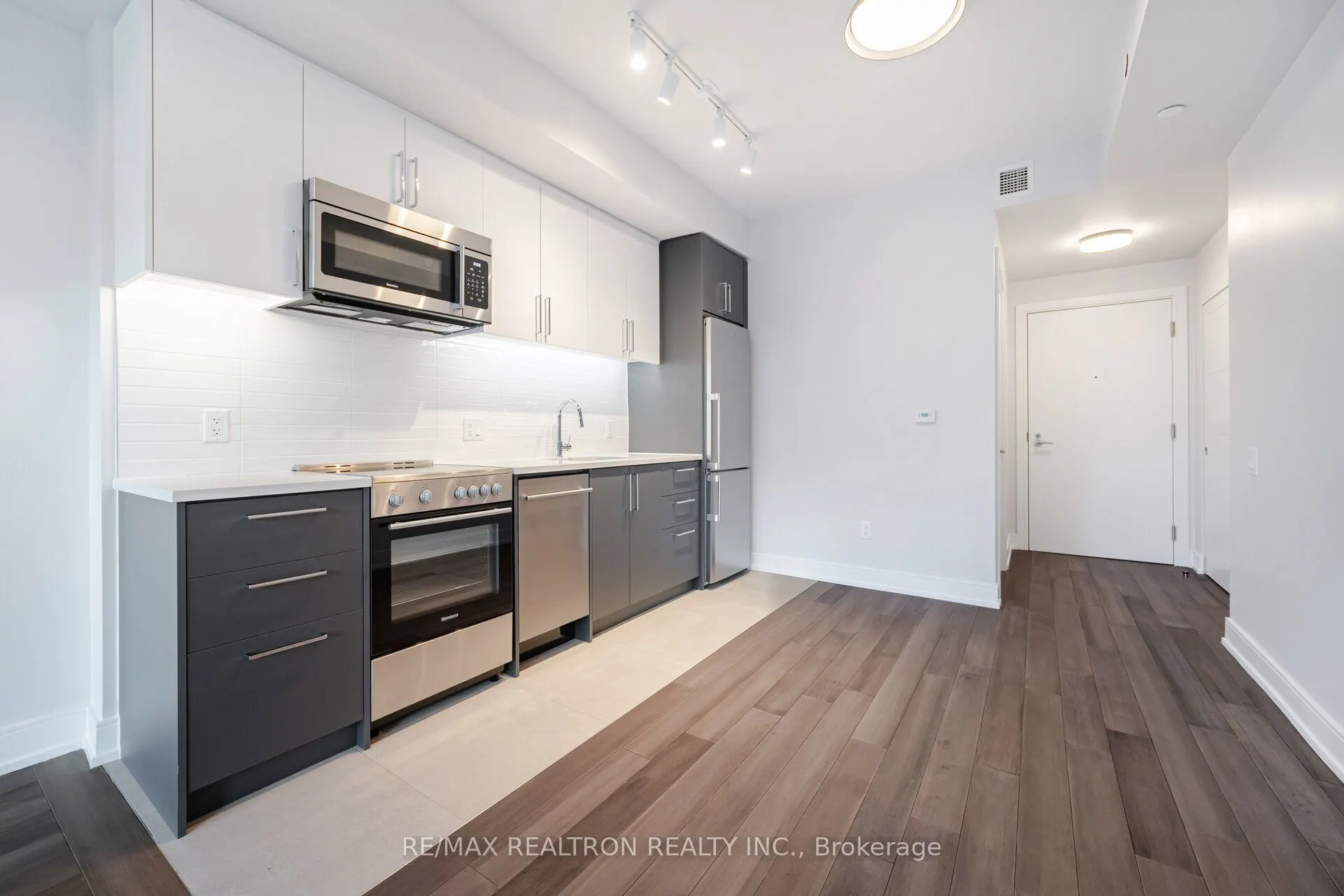 2525 Bathurst Street #905