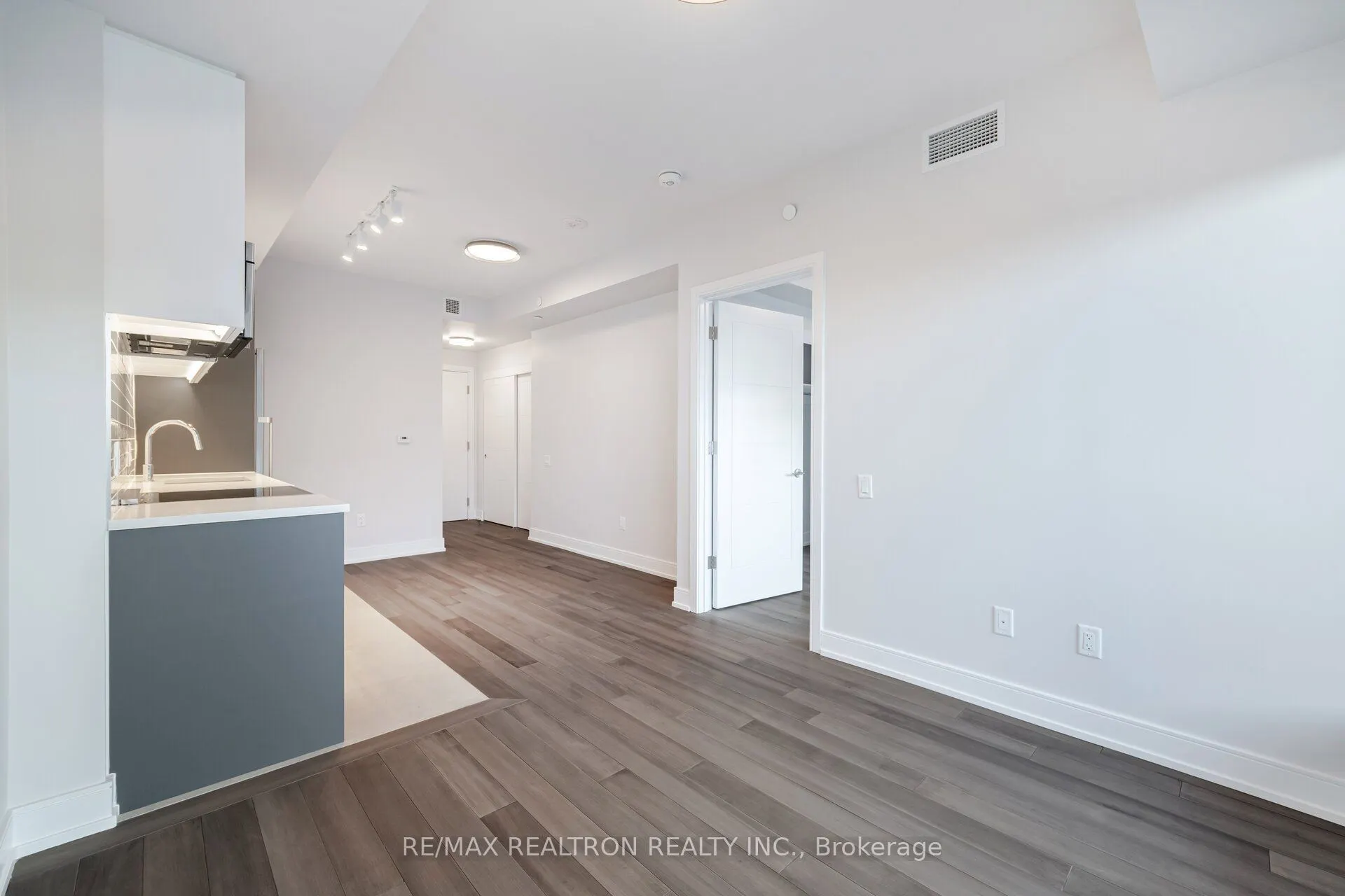 2525 Bathurst Street #905