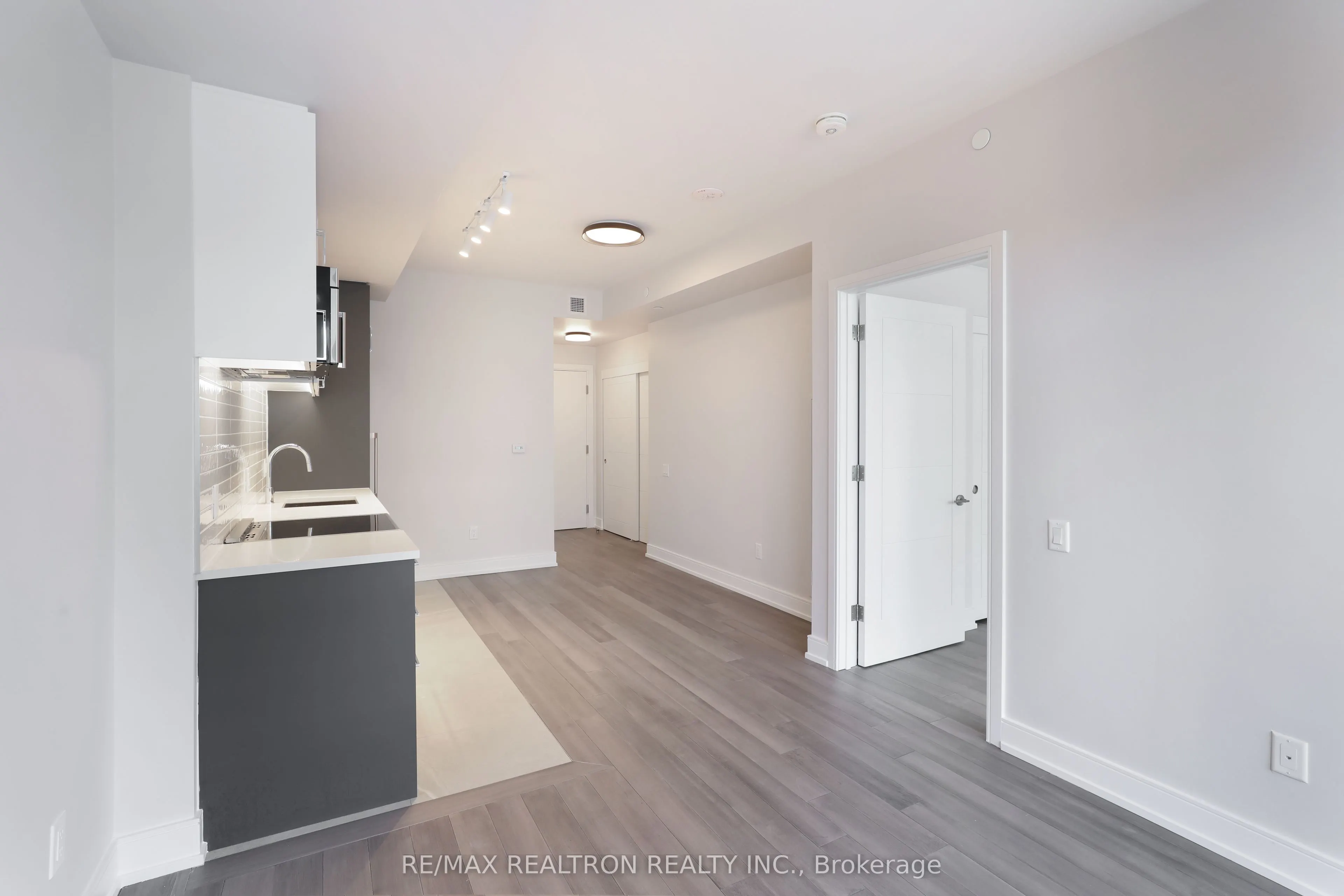 2525 Bathurst Street #905